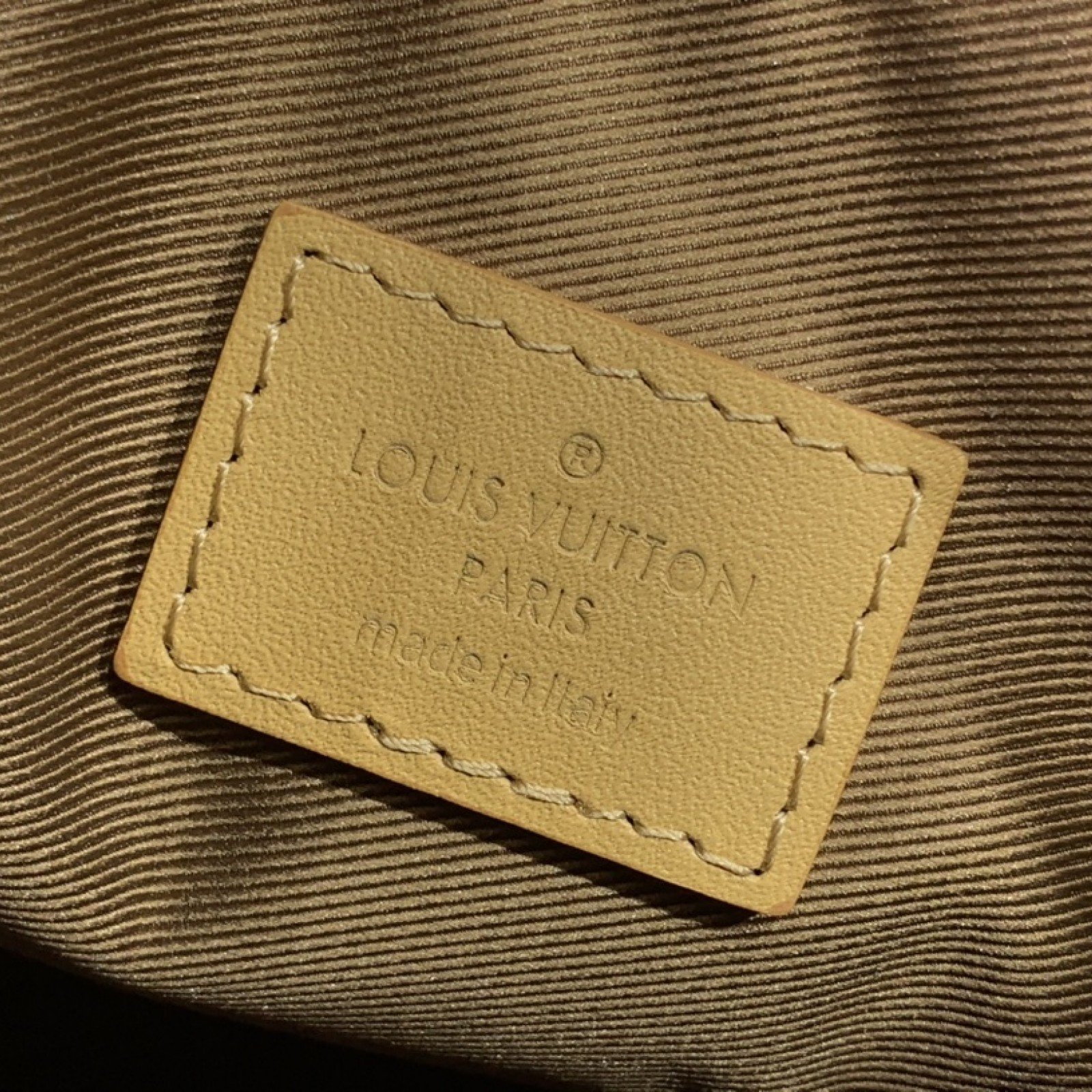 LV HOBO CARGO m12697