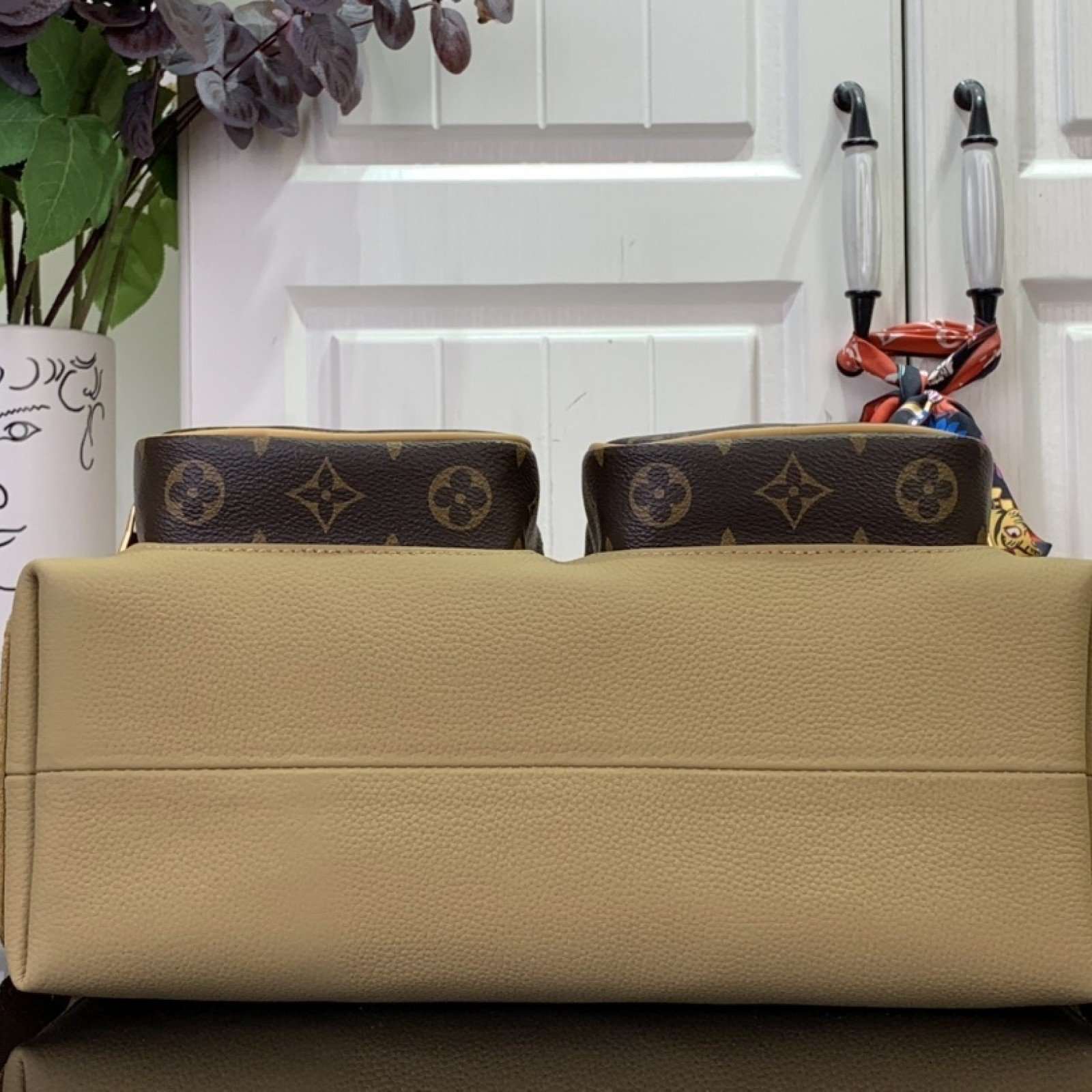 LV HOBO CARGO m12697