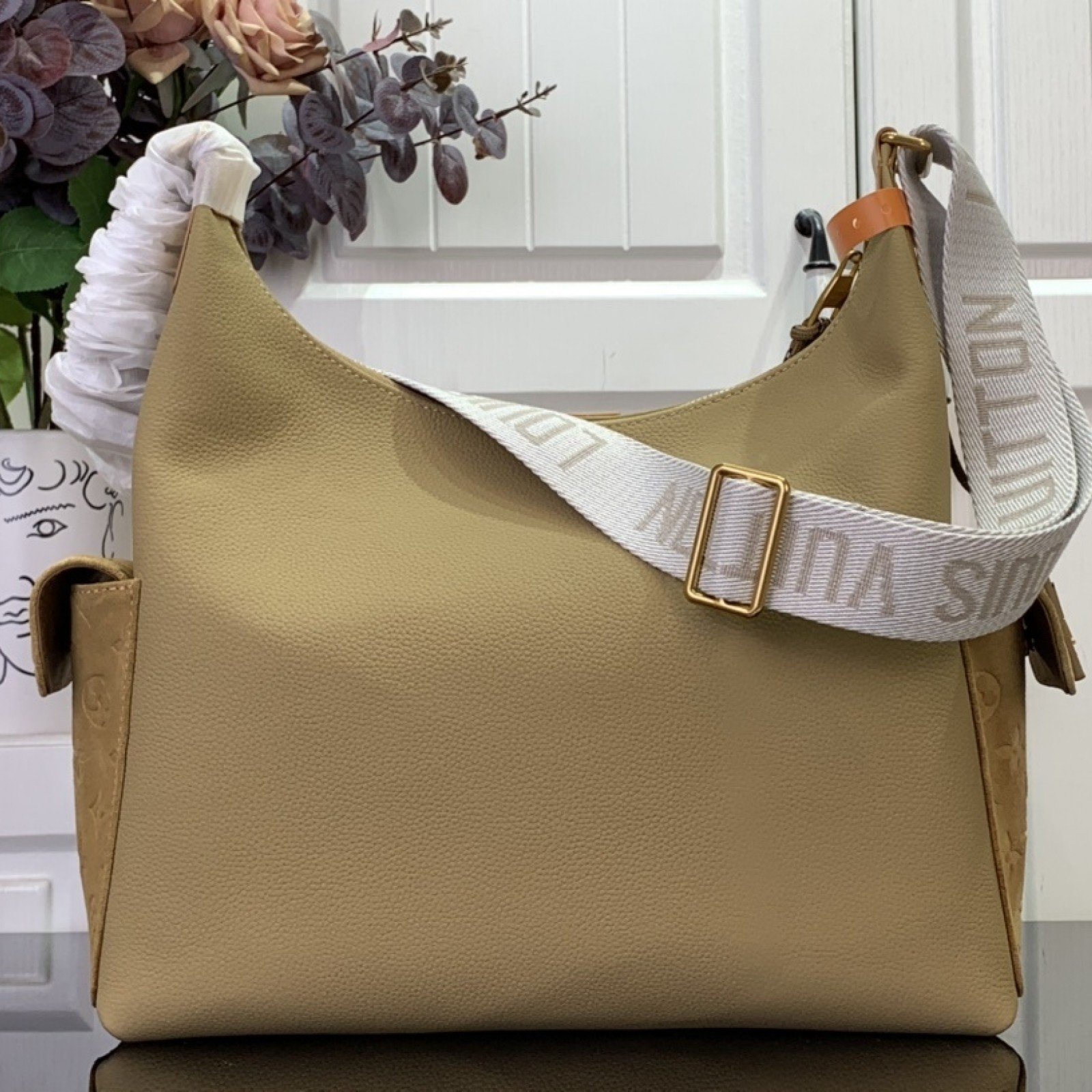 LV HOBO CARGO m12697