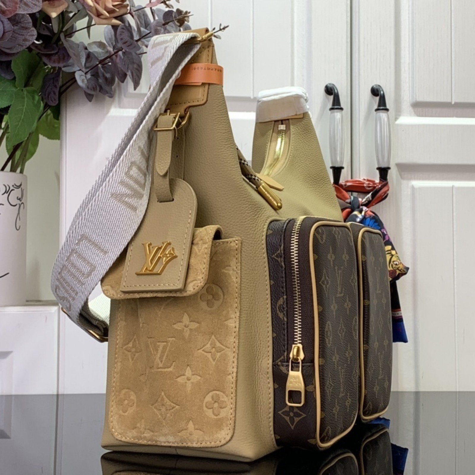 LV HOBO CARGO m12697