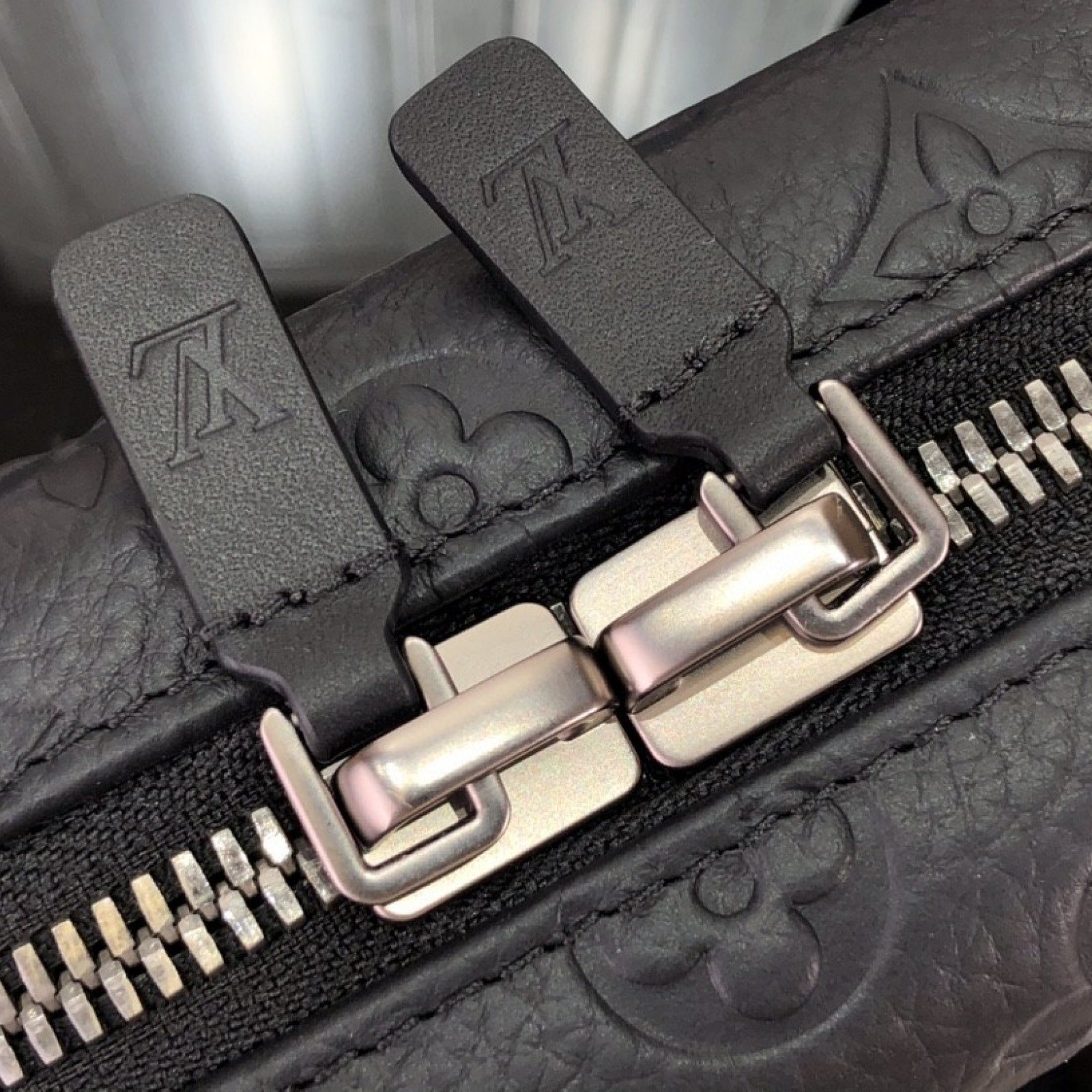 LV HORIZON CLUTCH M20439