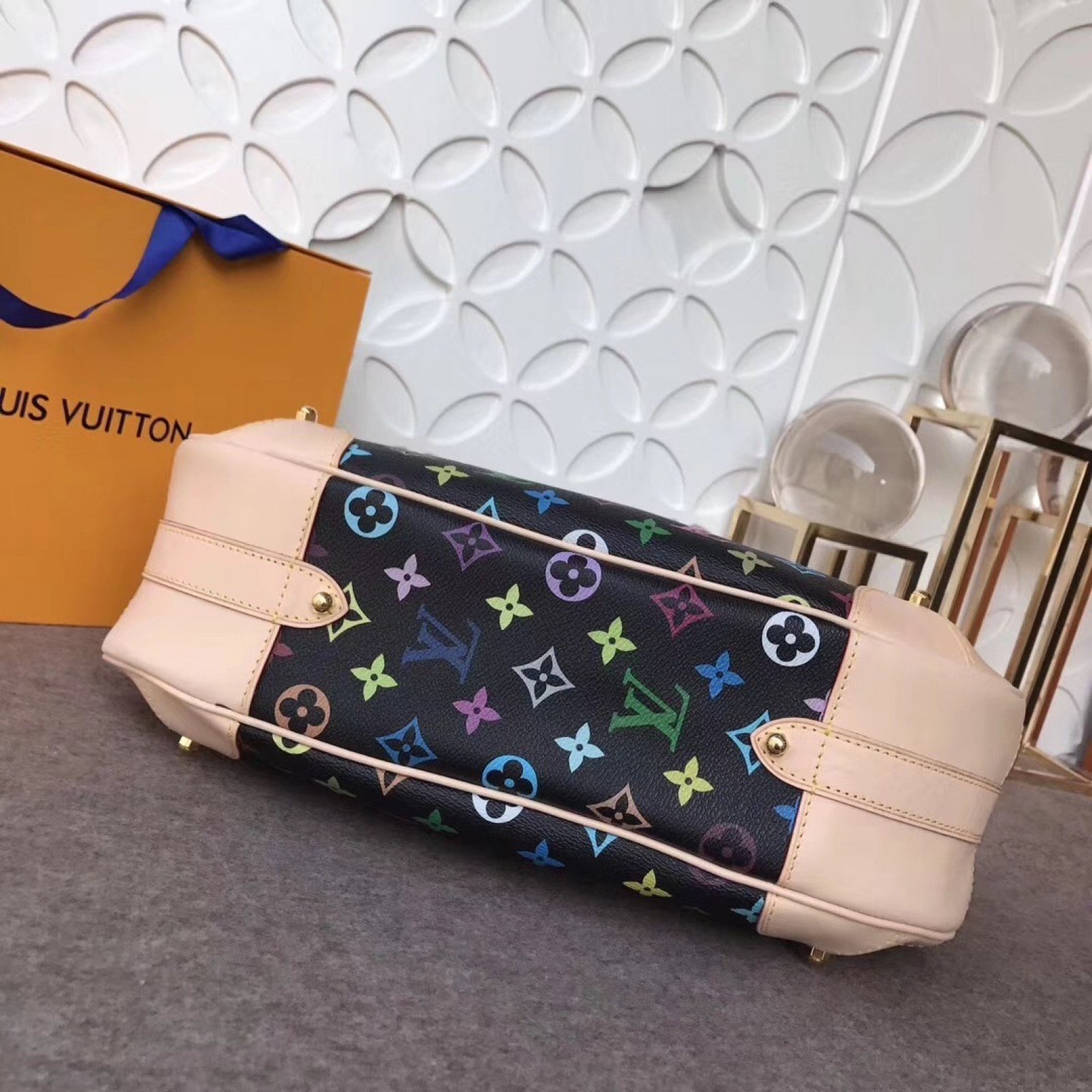 LV Hand bag M40196