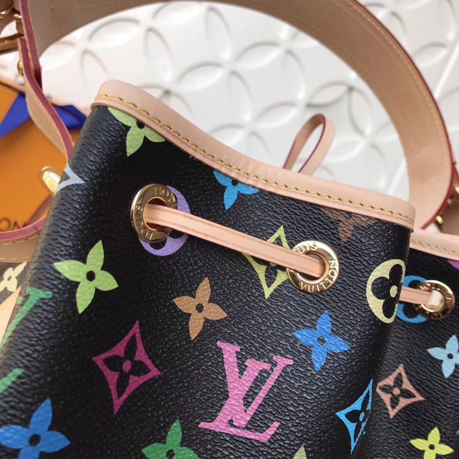 LV Hand bag M42230