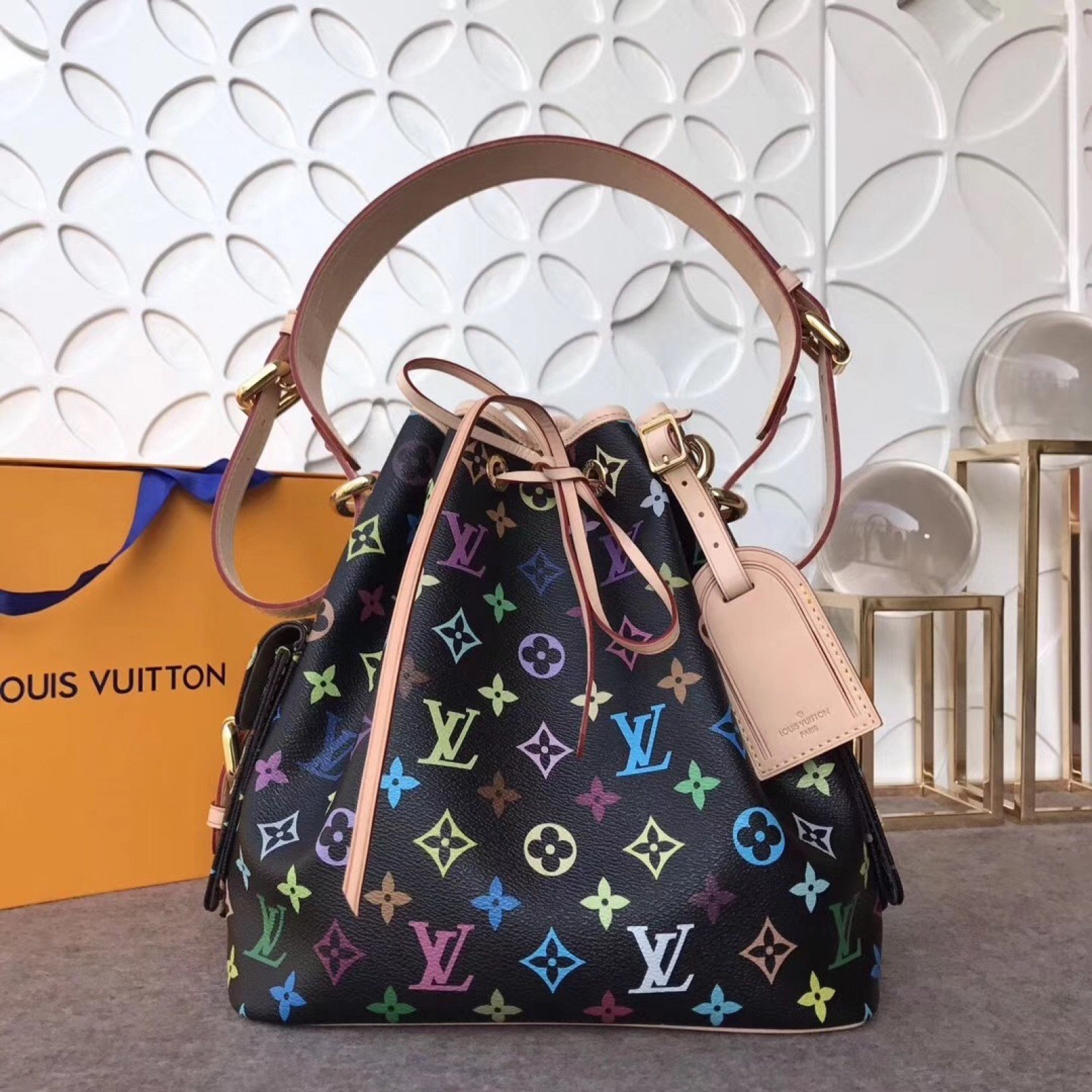 LV Hand bag M42230