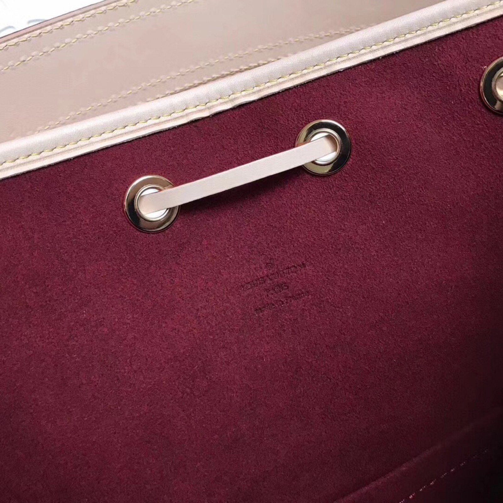 LV Hand bag M42230