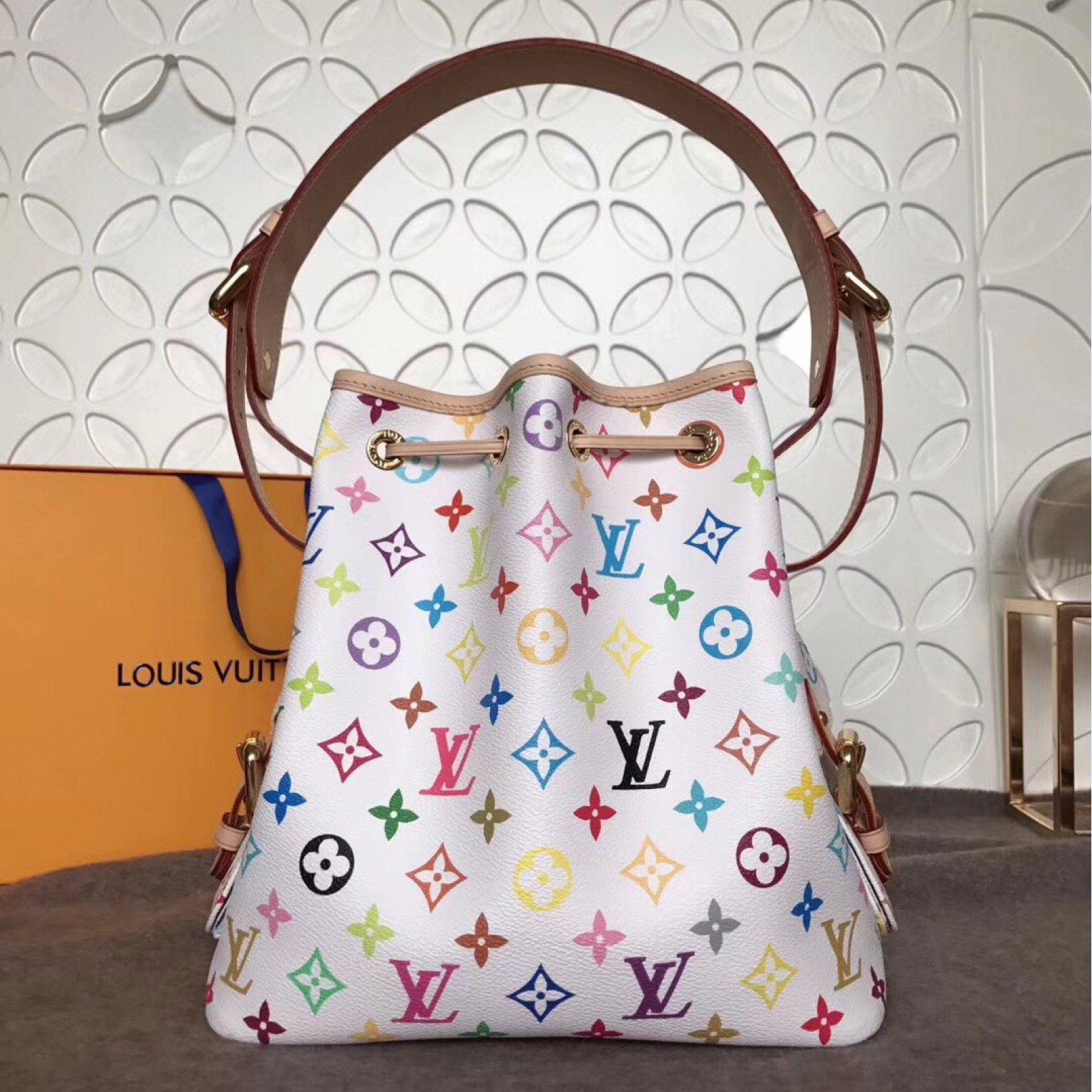 LV Hand bag M42230