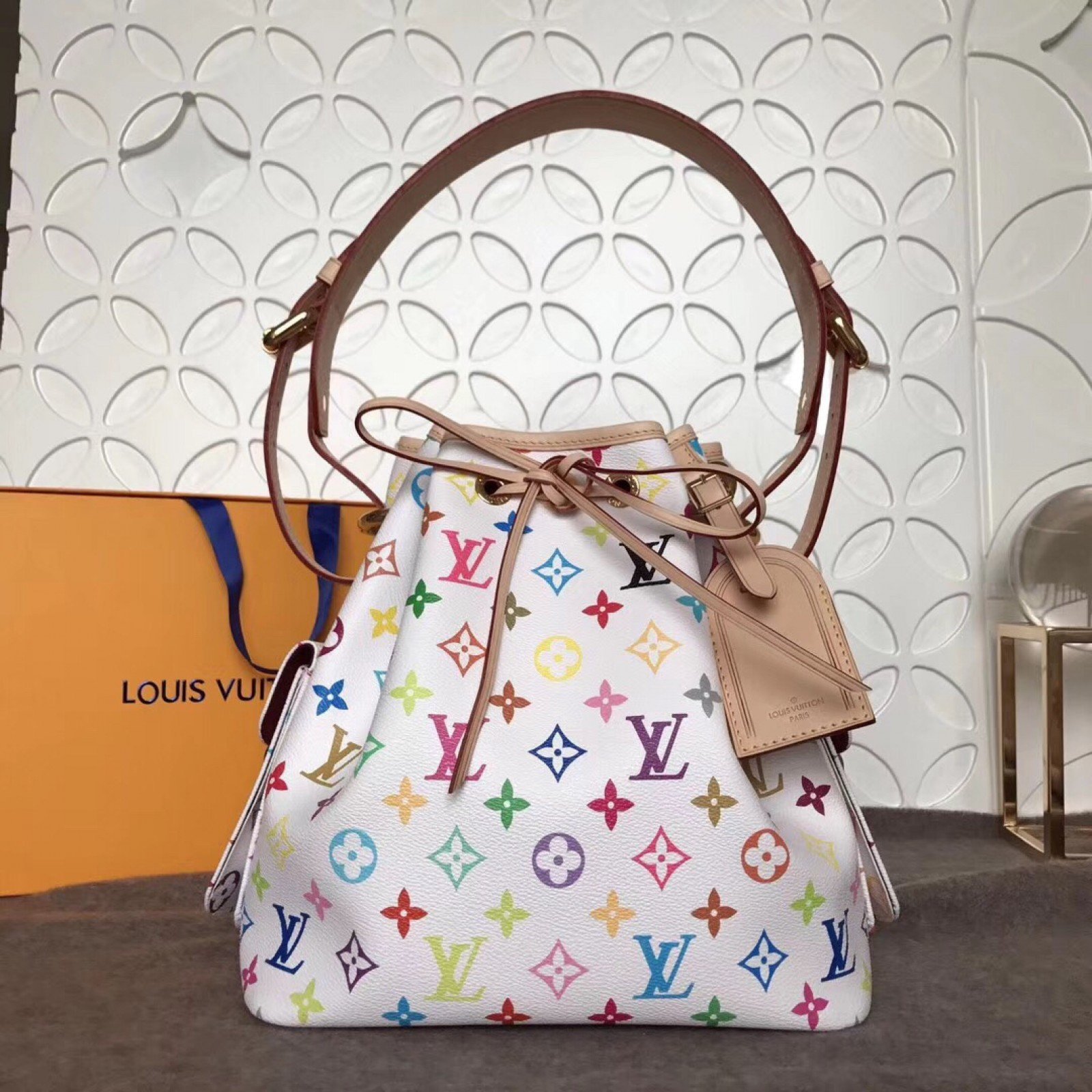 LV Hand bag M42230