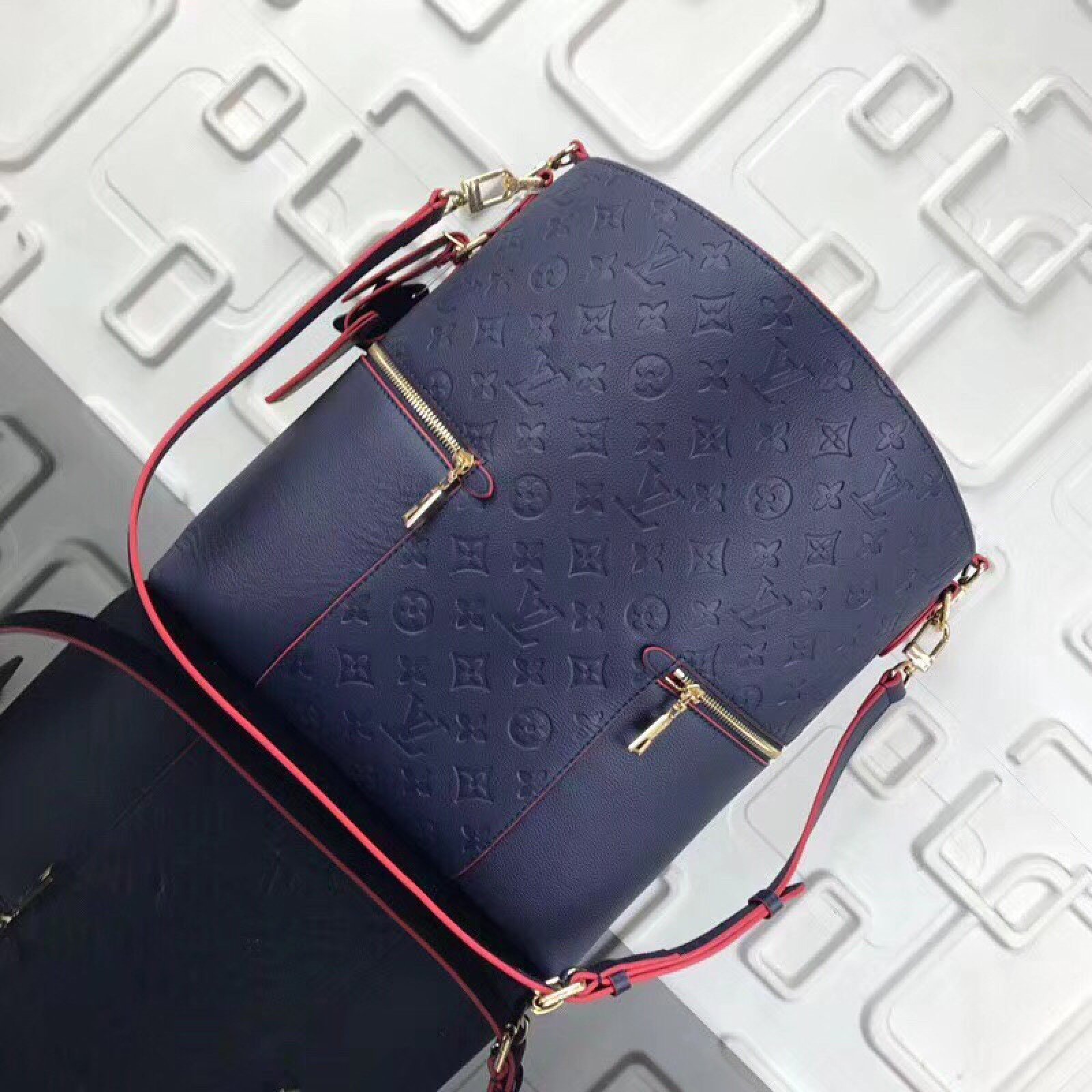 LV Hand bag M44013