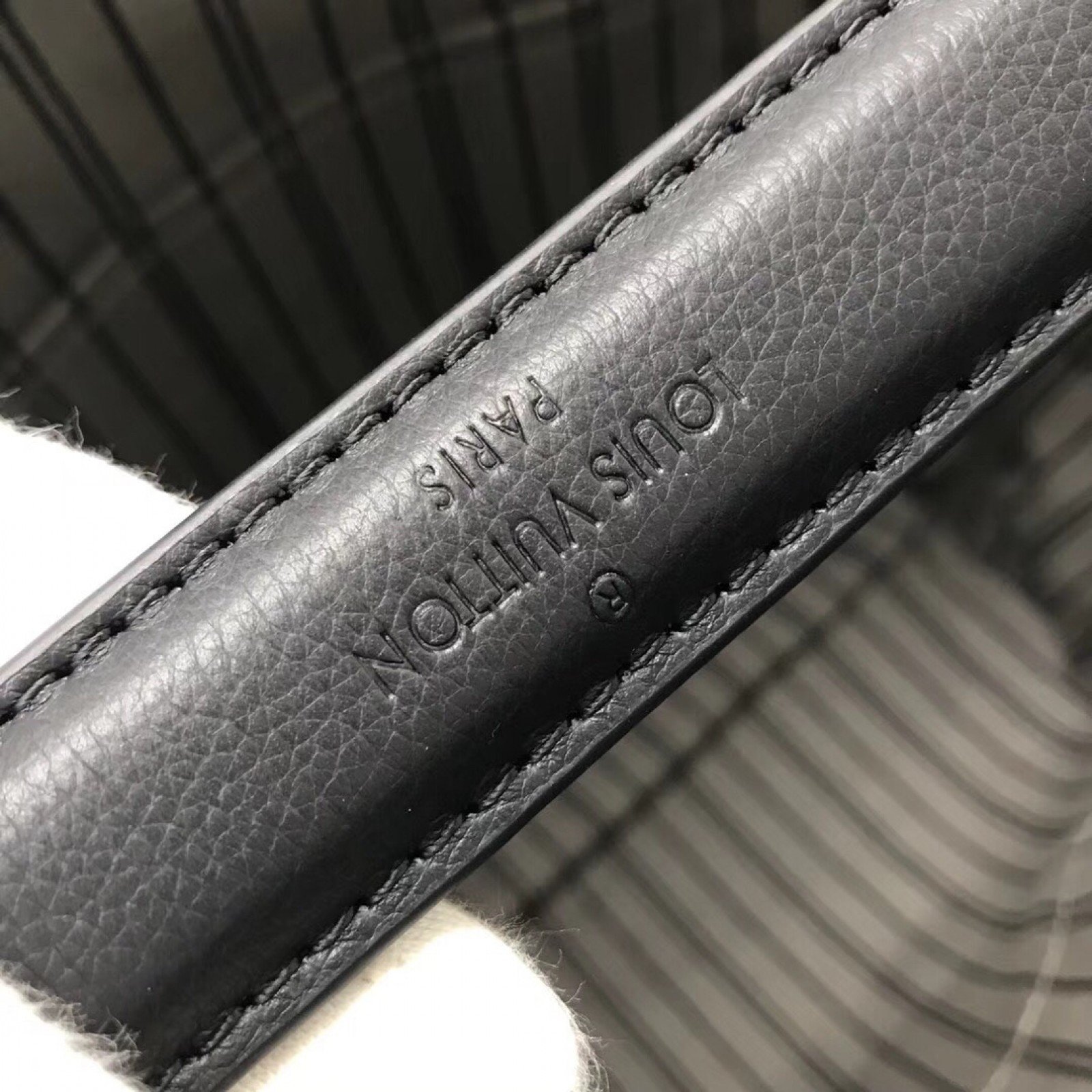 LV Hand bag M44013