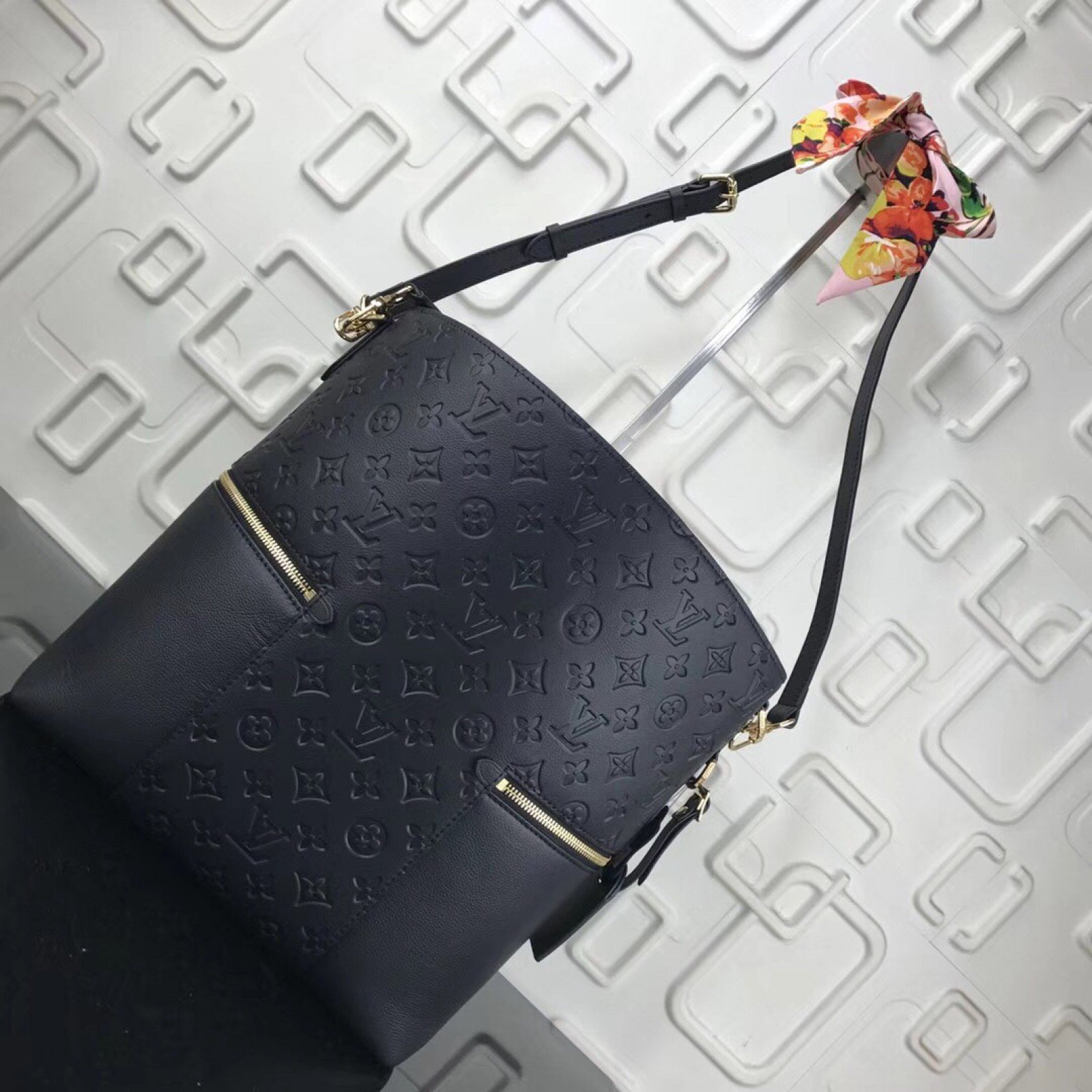 LV Hand bag M44013
