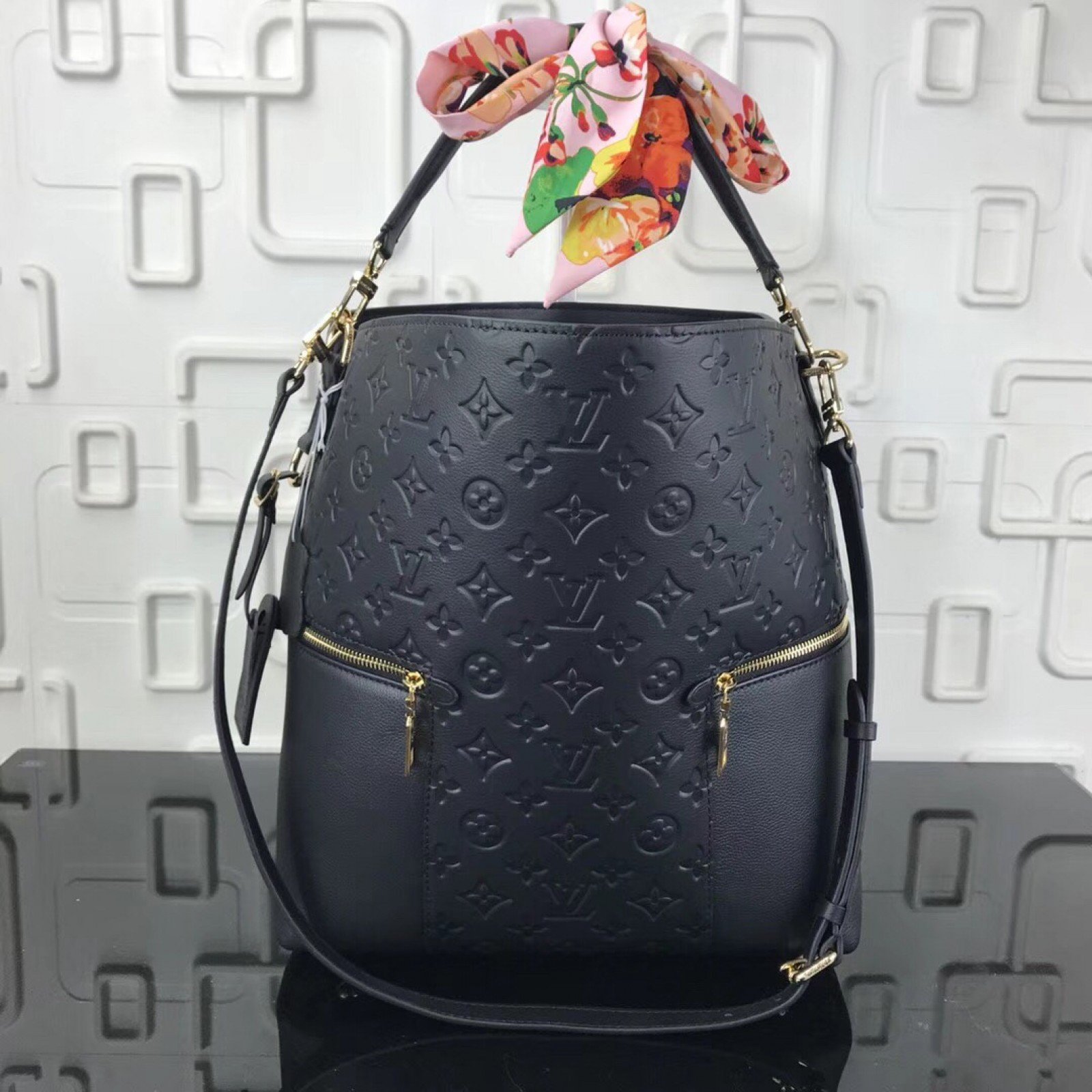LV Hand bag M44013