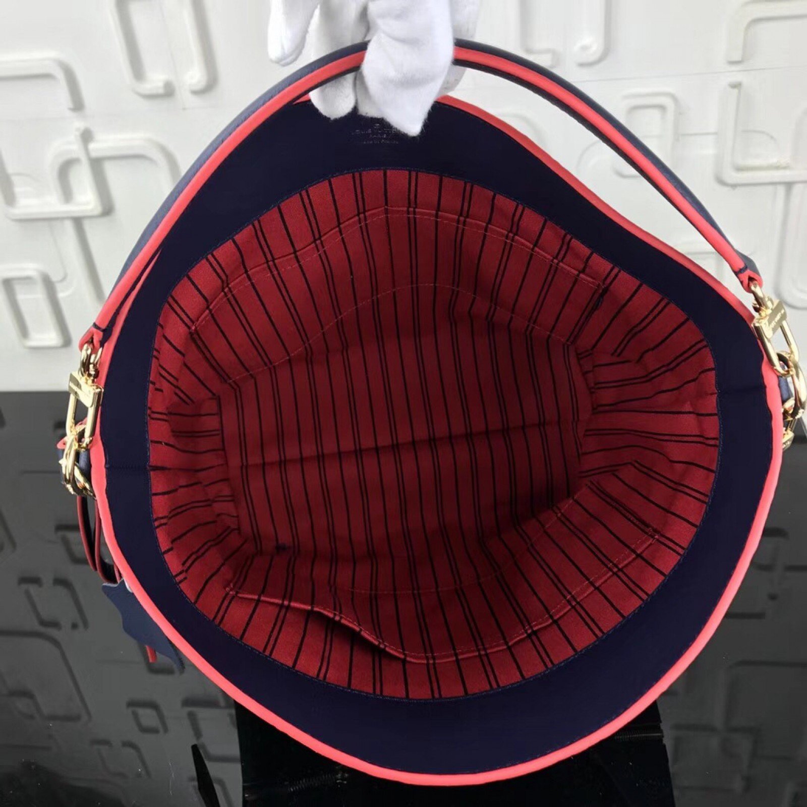 LV Hand bag M44013
