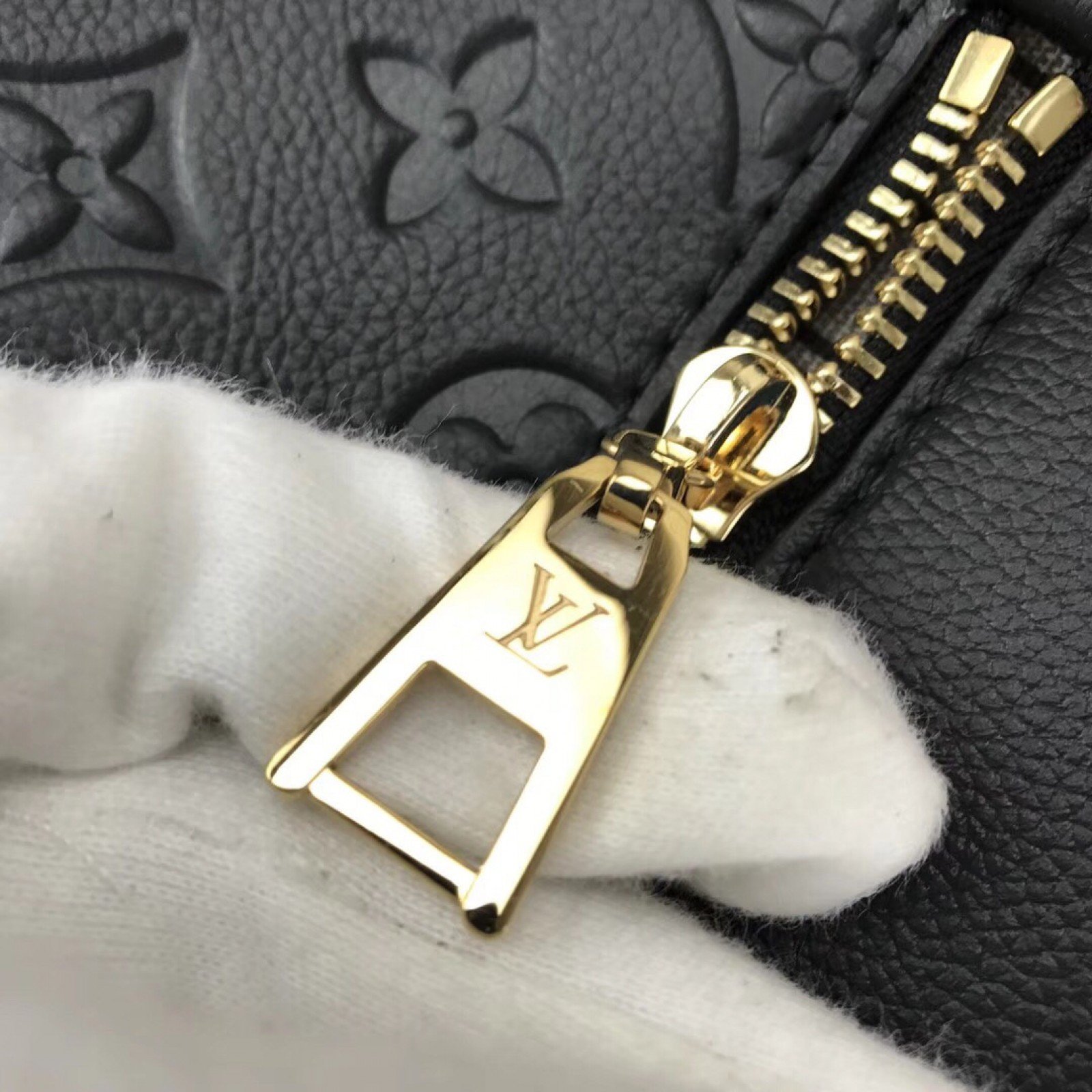 LV Hand bag M44013