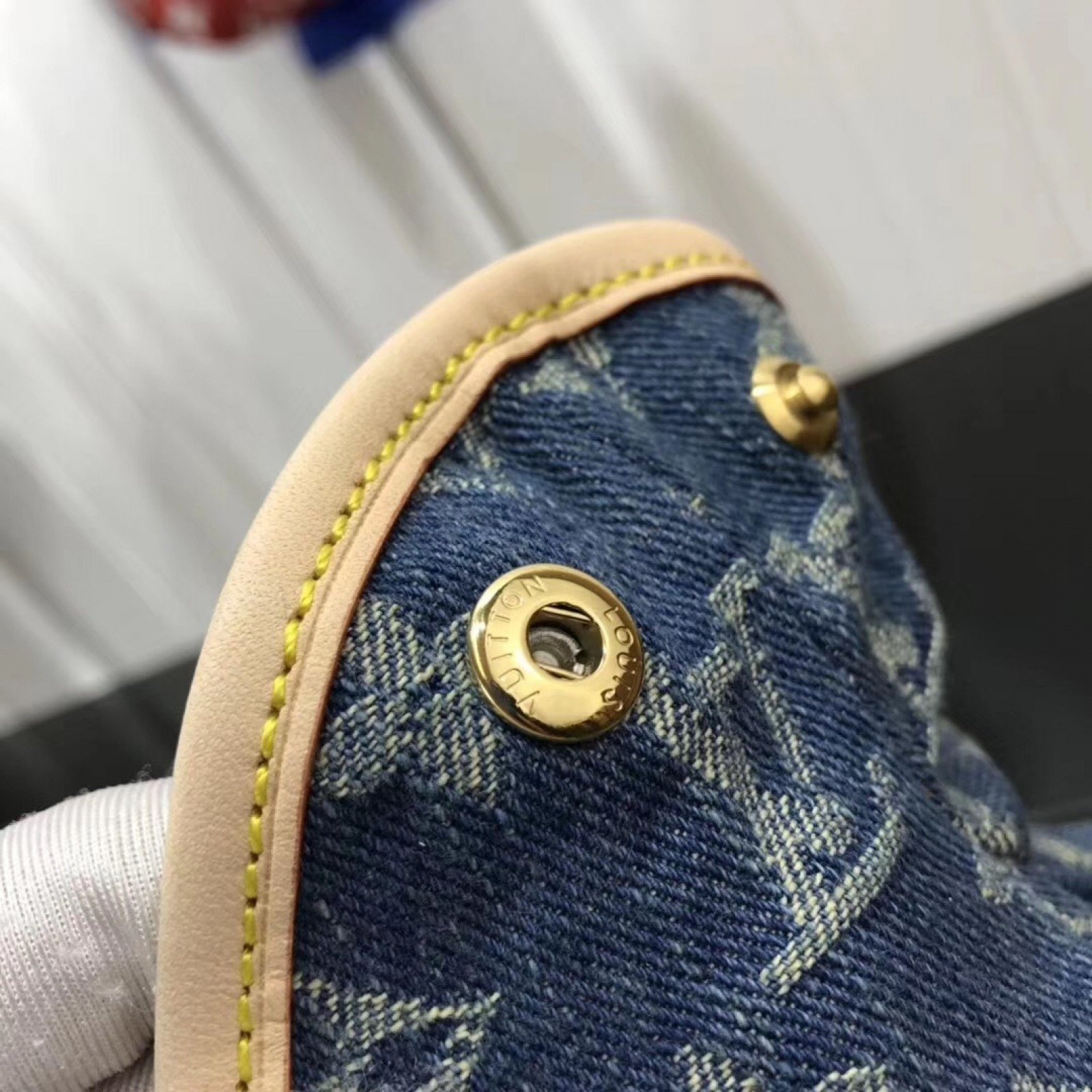 LV Hand bag M95020