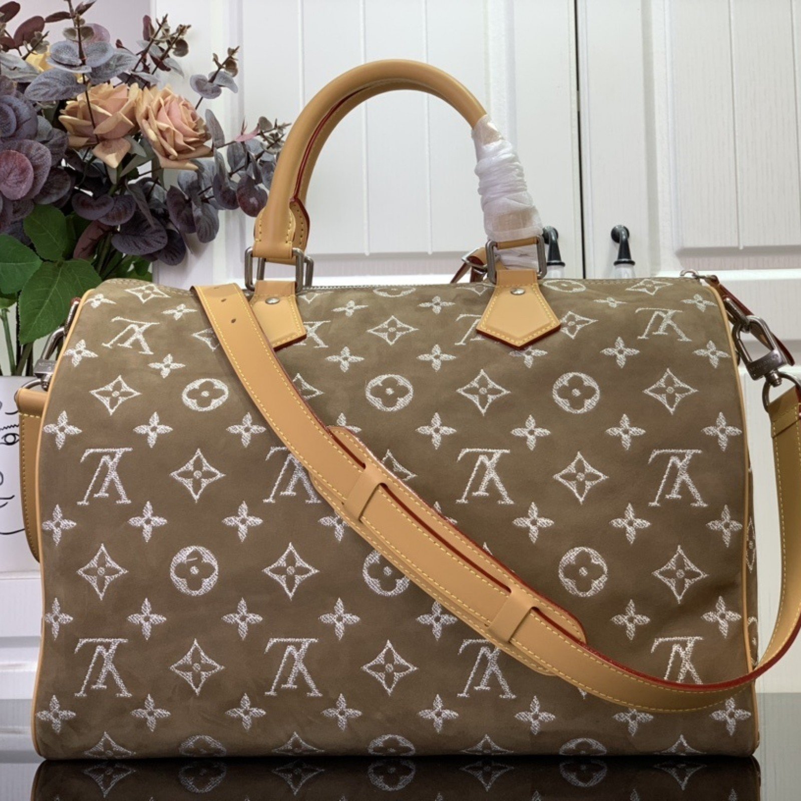 LV Handbag M11569