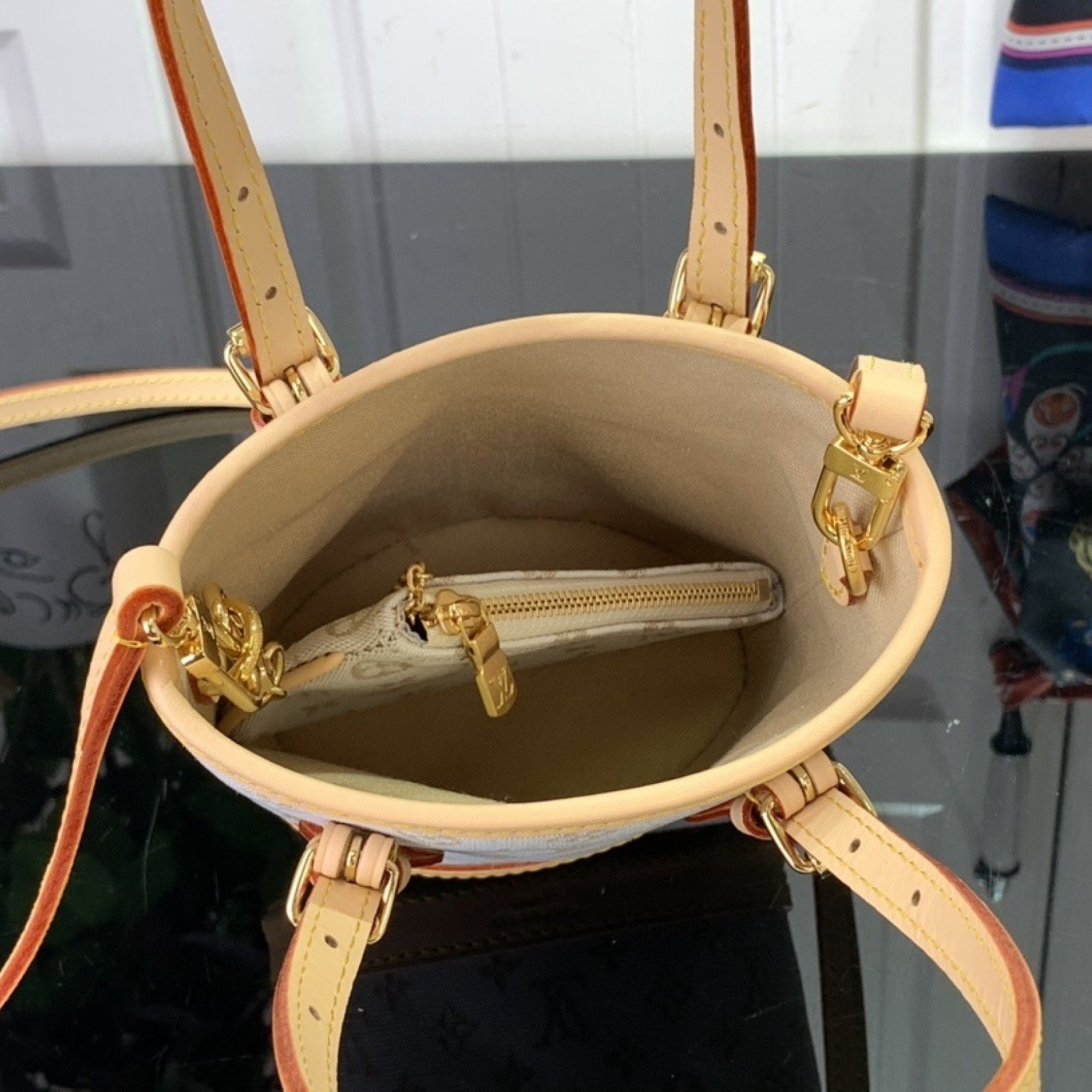 LV Handbag M12317