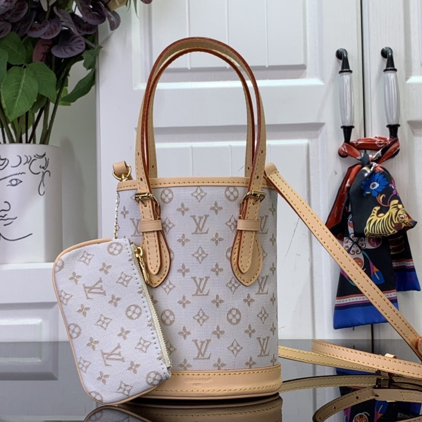 LV Handbag M12317