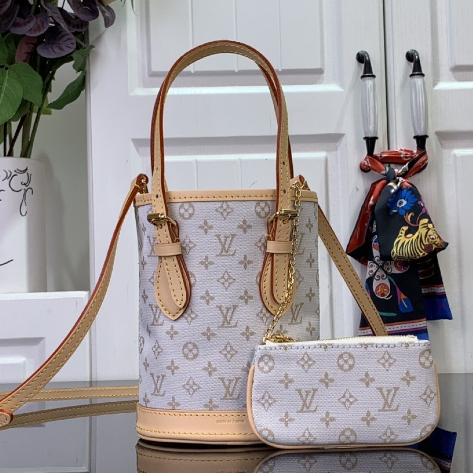 LV Handbag M12317