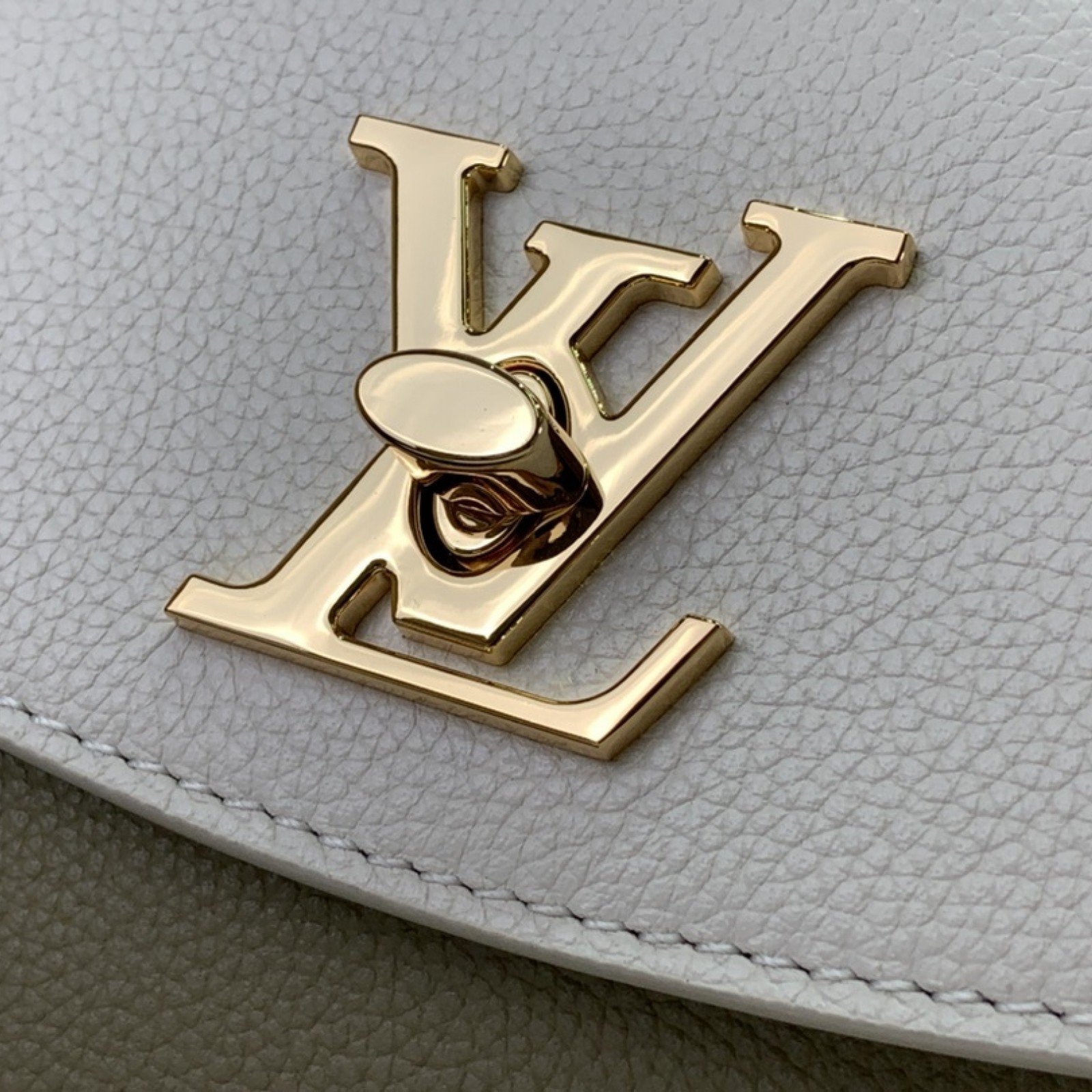 LV Handbag M20997
