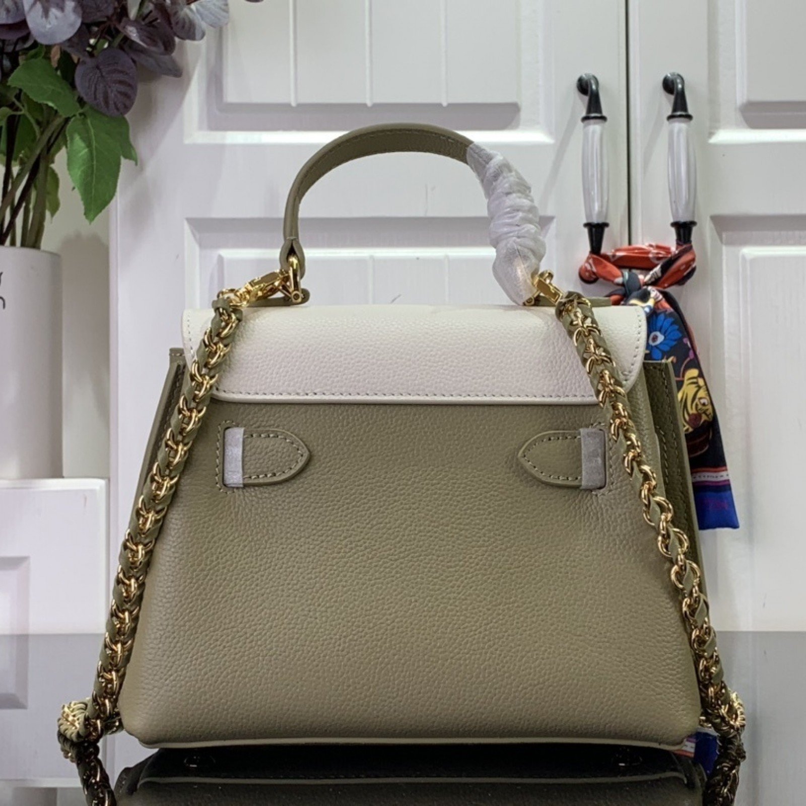LV Handbag M20997