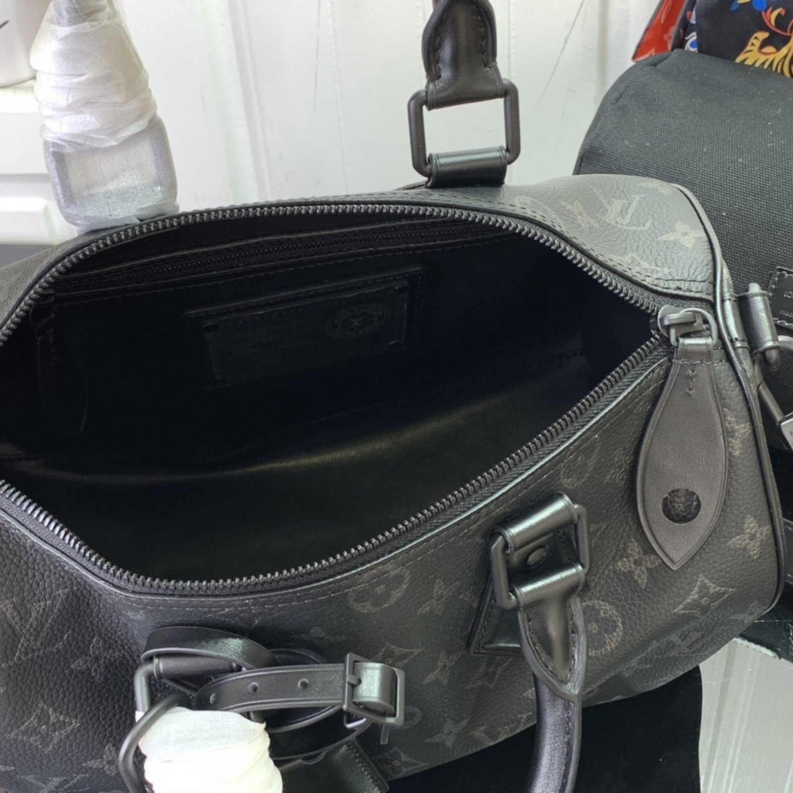 LV Handbag M21108