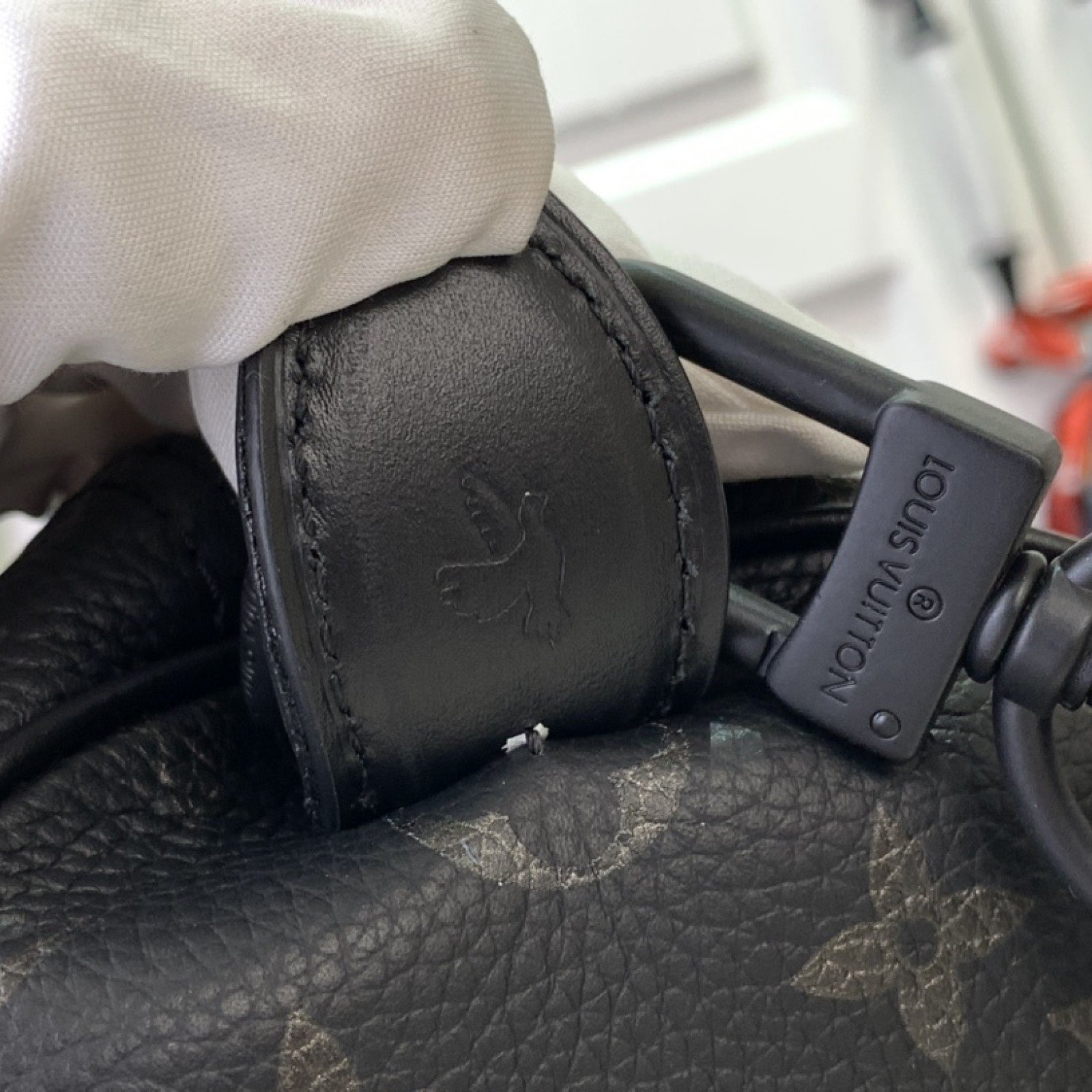 LV Handbag M21108