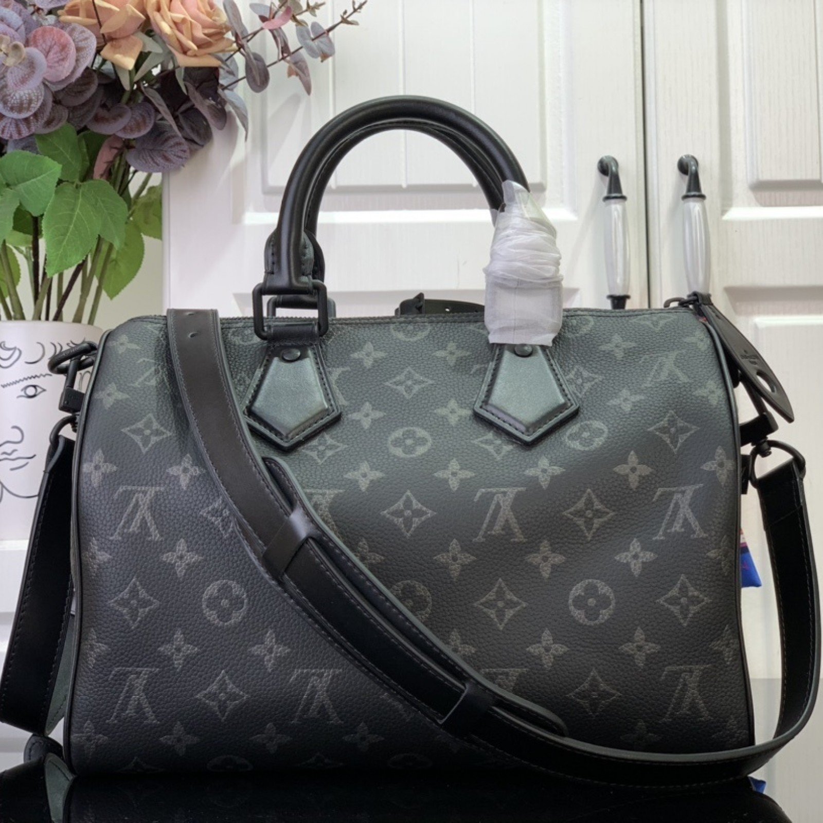 LV Handbag M21108