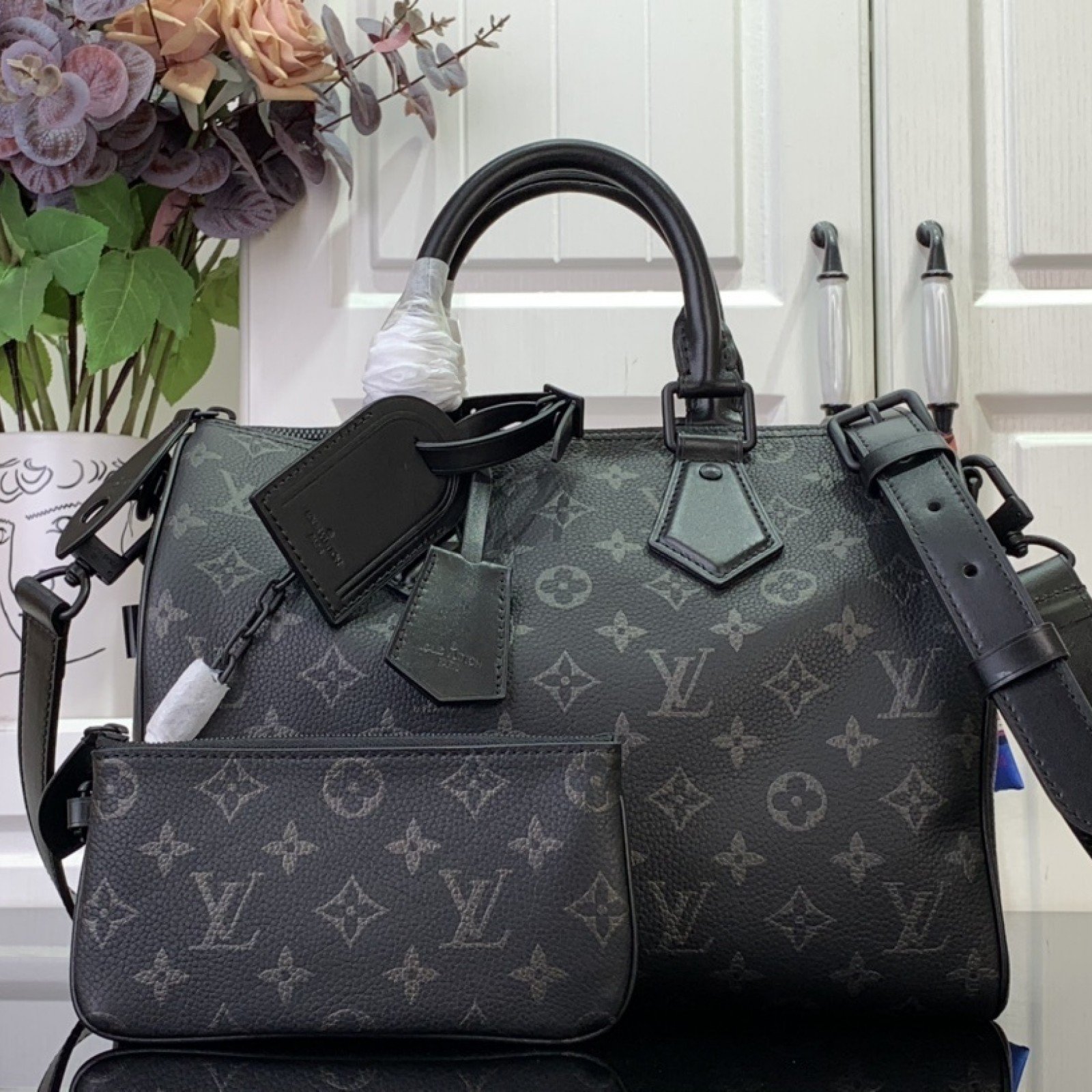LV Handbag M21108