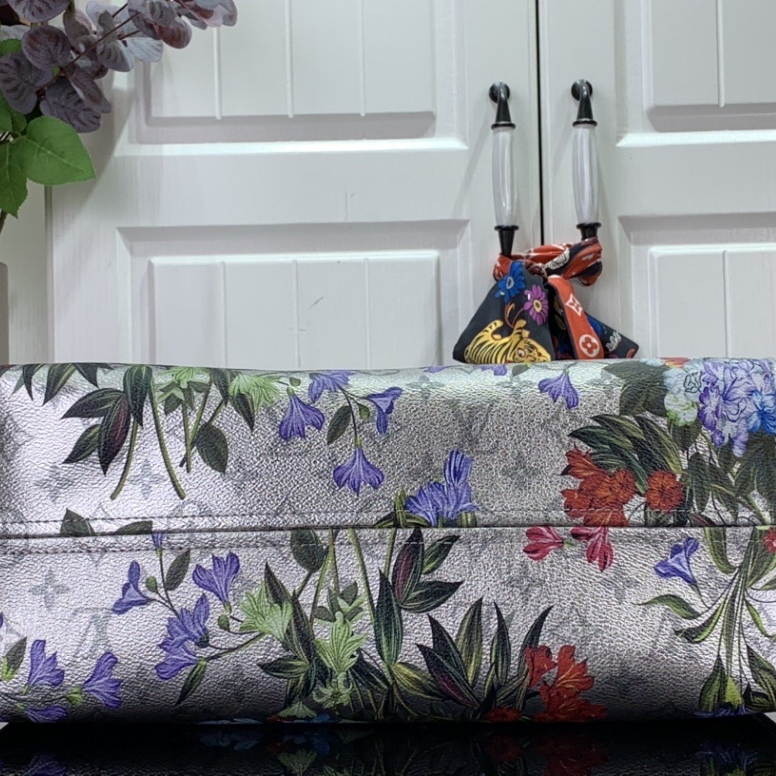 LV Handbag M21233