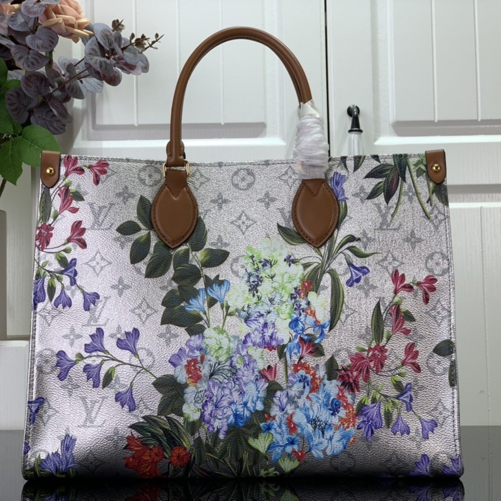 LV Handbag M21233