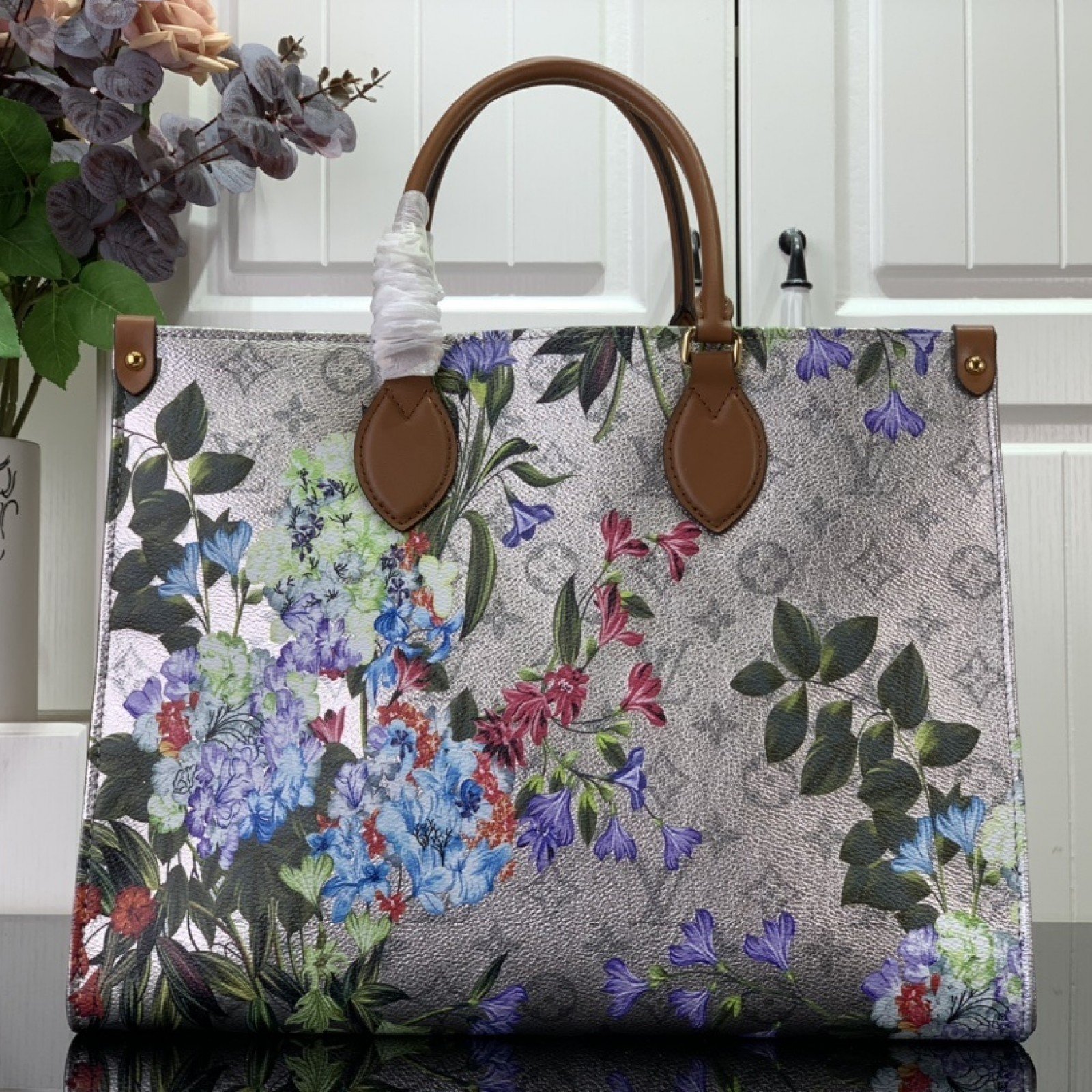 LV Handbag M21233