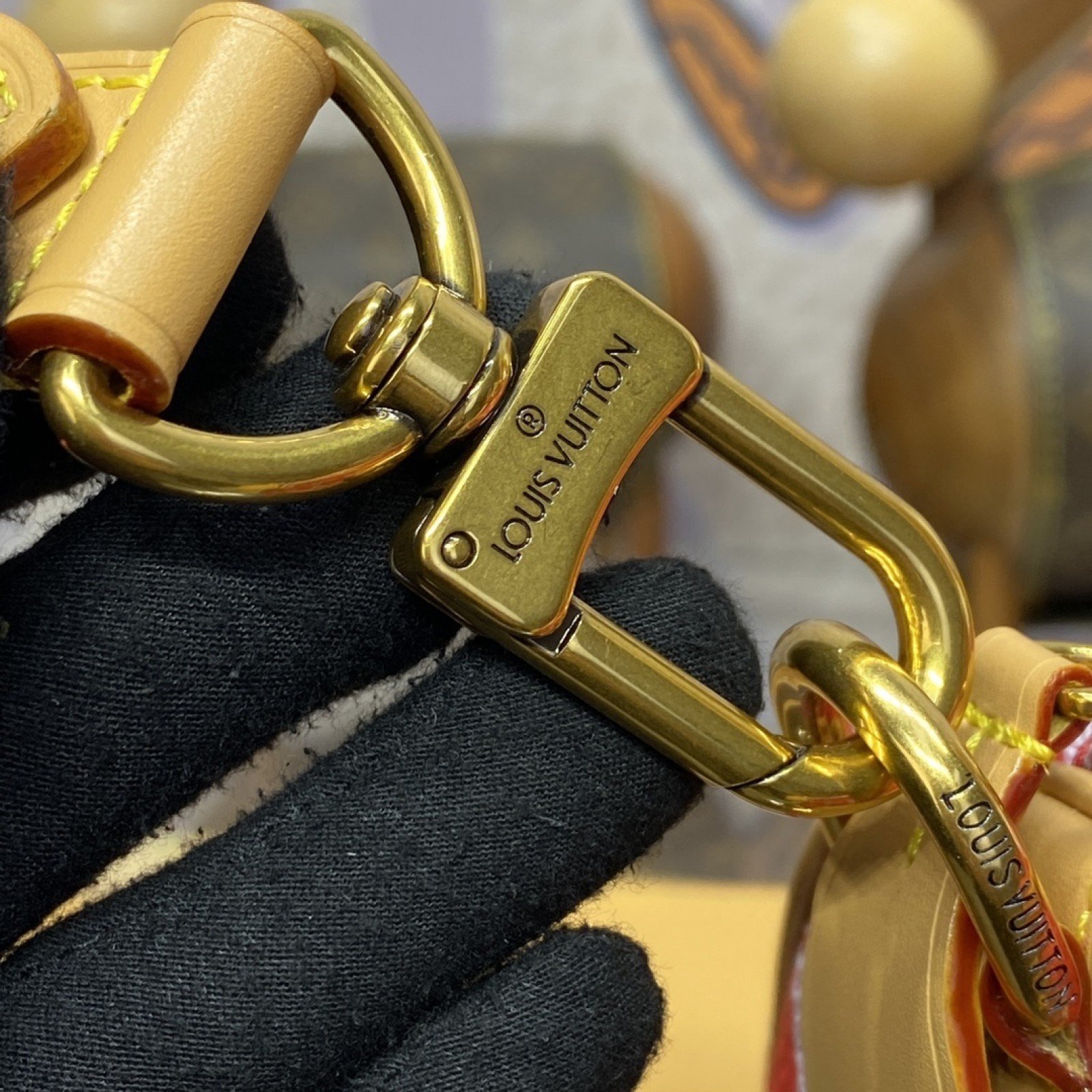 LV Handbag M24443