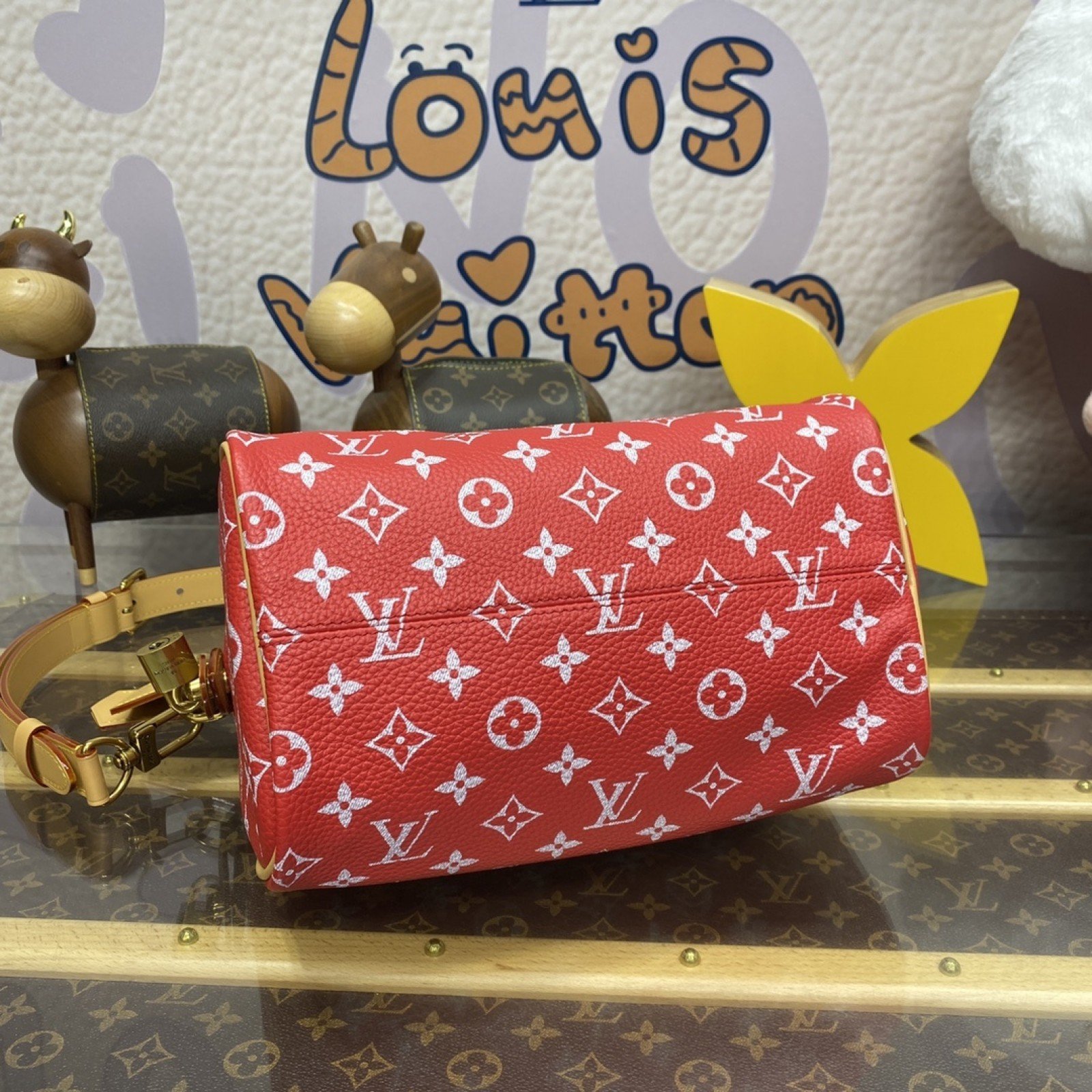 LV Handbag M24443
