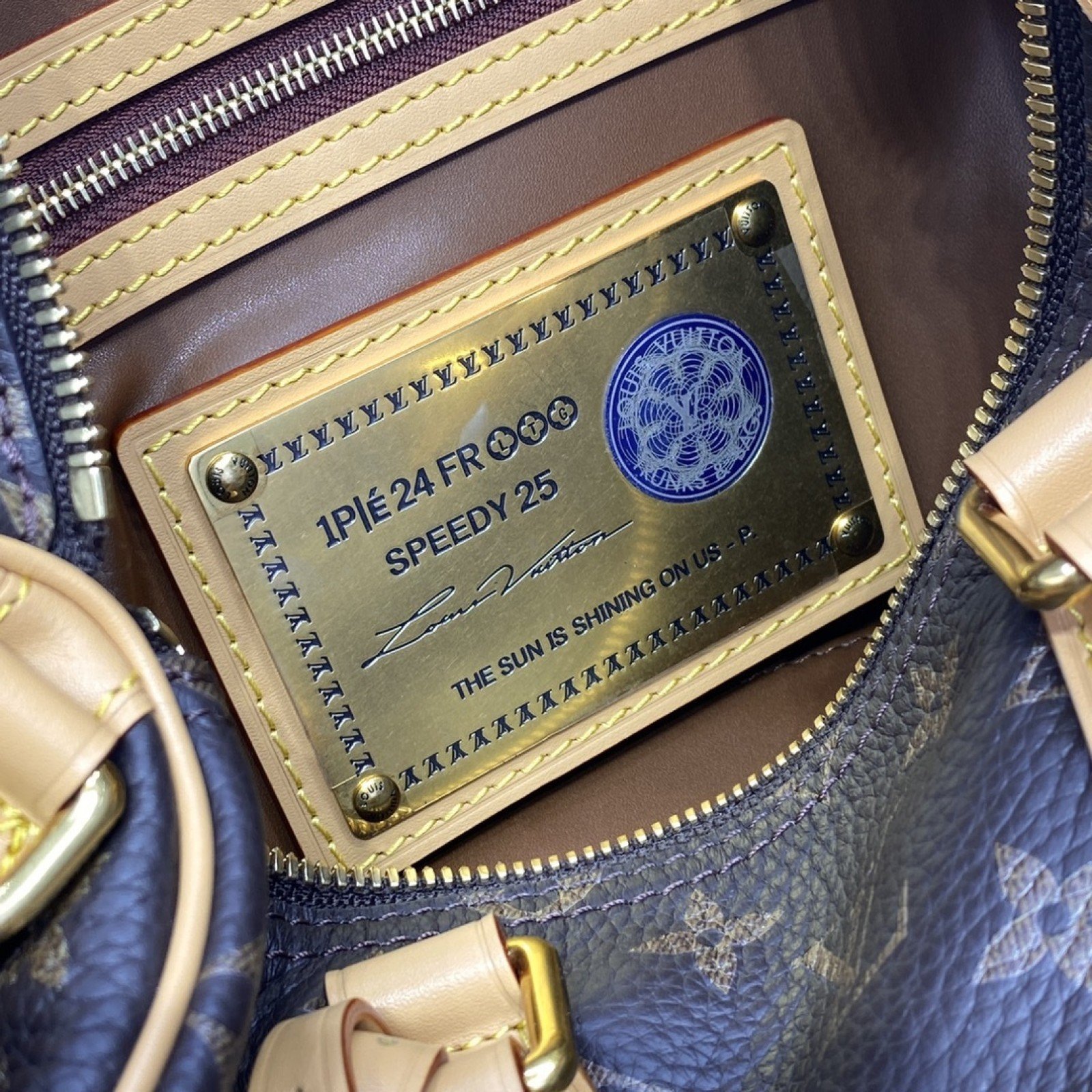 LV Handbag M24443