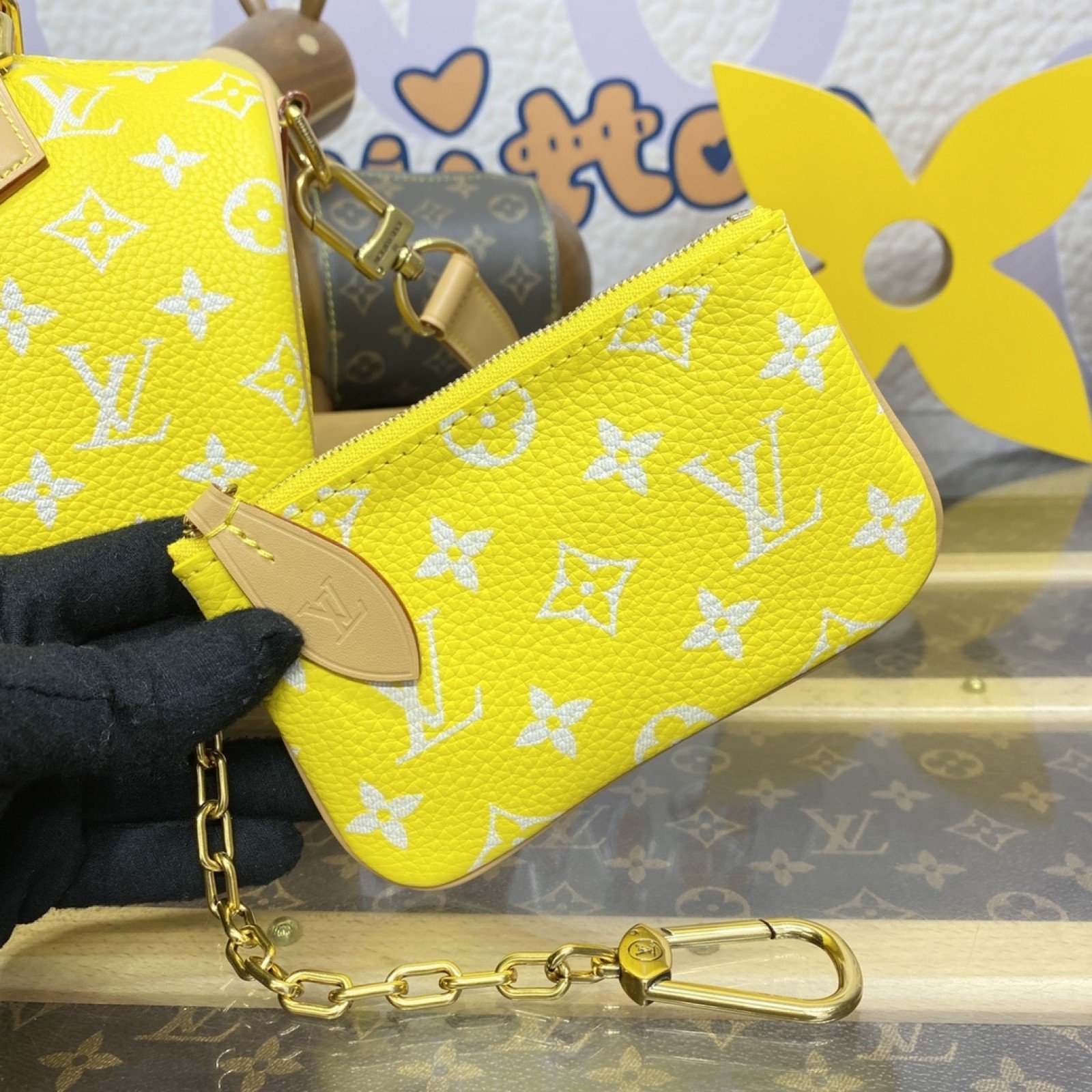 LV Handbag M24443