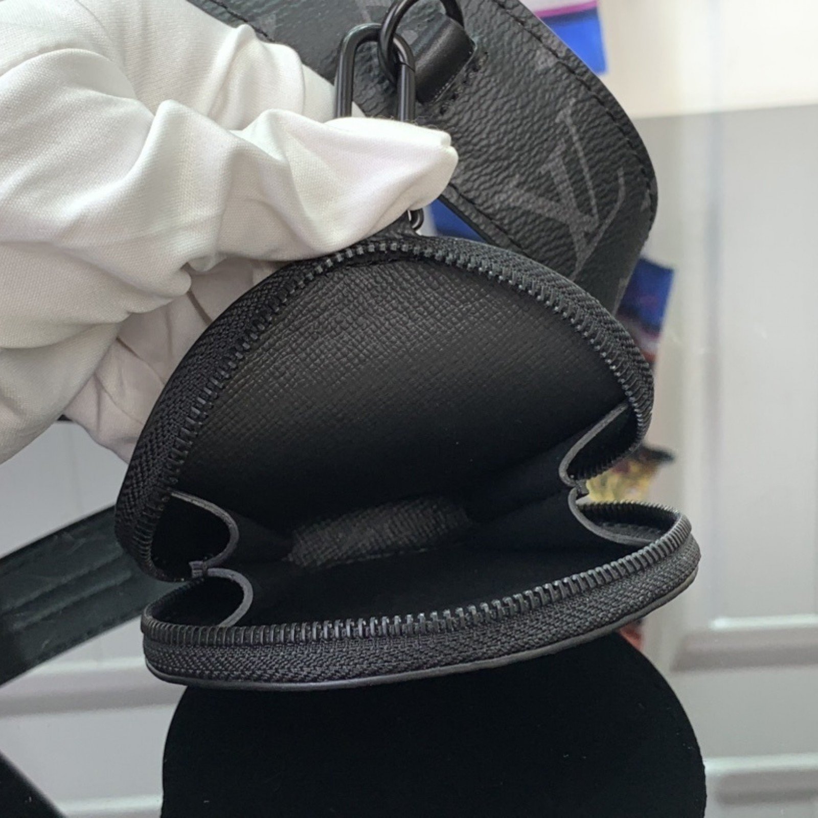 LV Handbag M24598