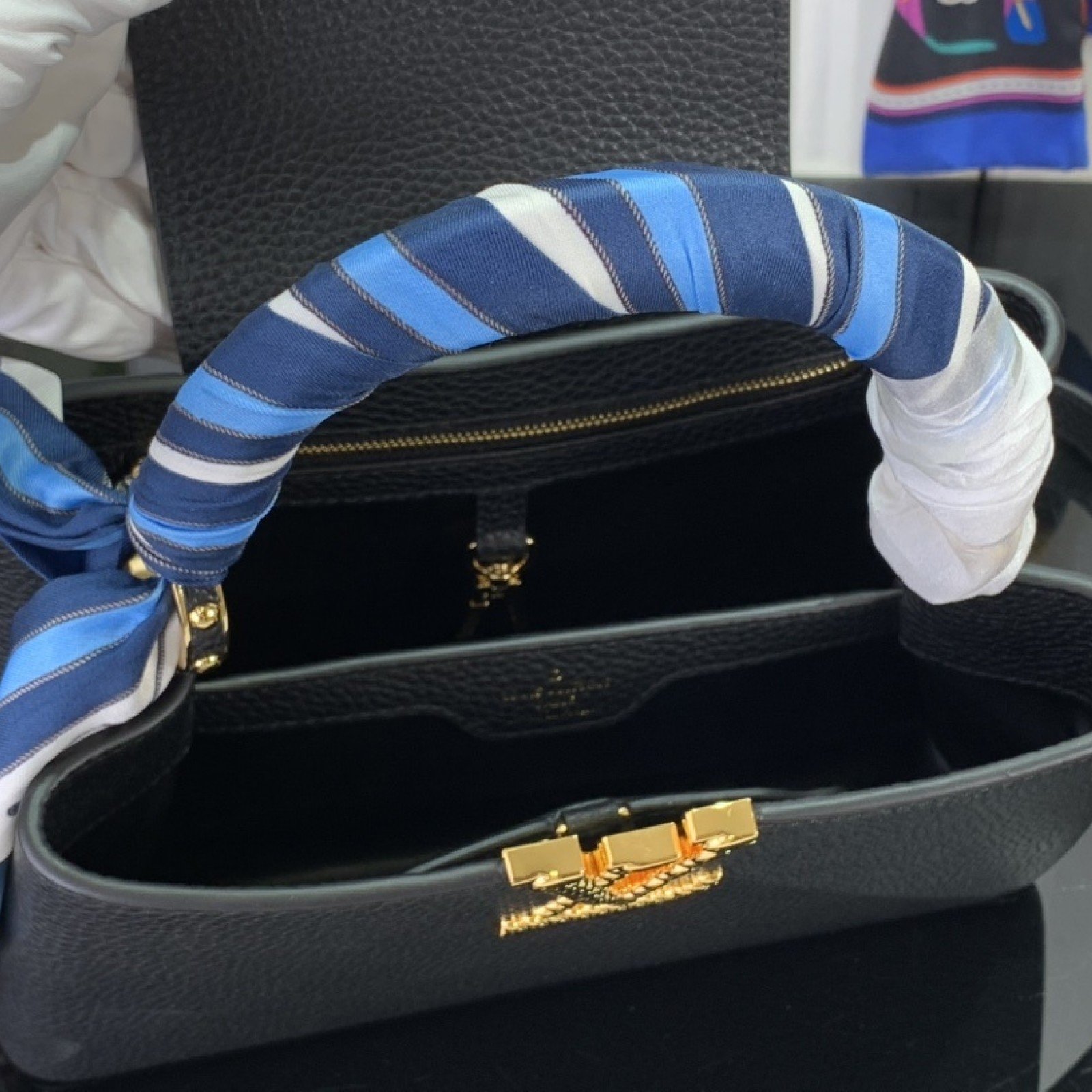 LV Handbag M24673