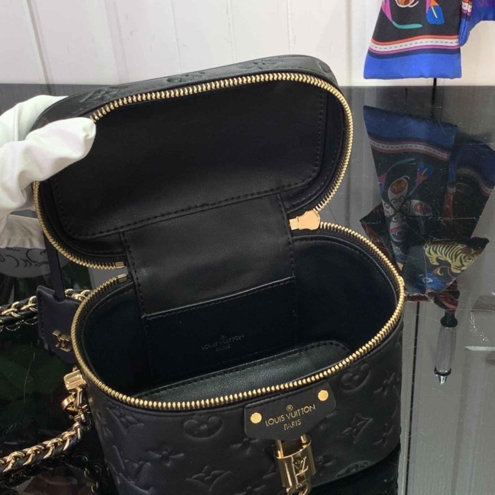 LV Handbag M25123