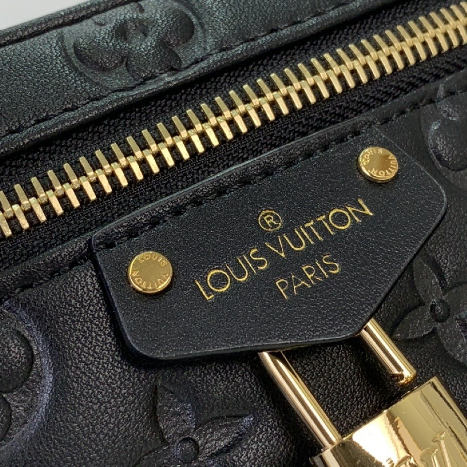 LV Handbag M25123