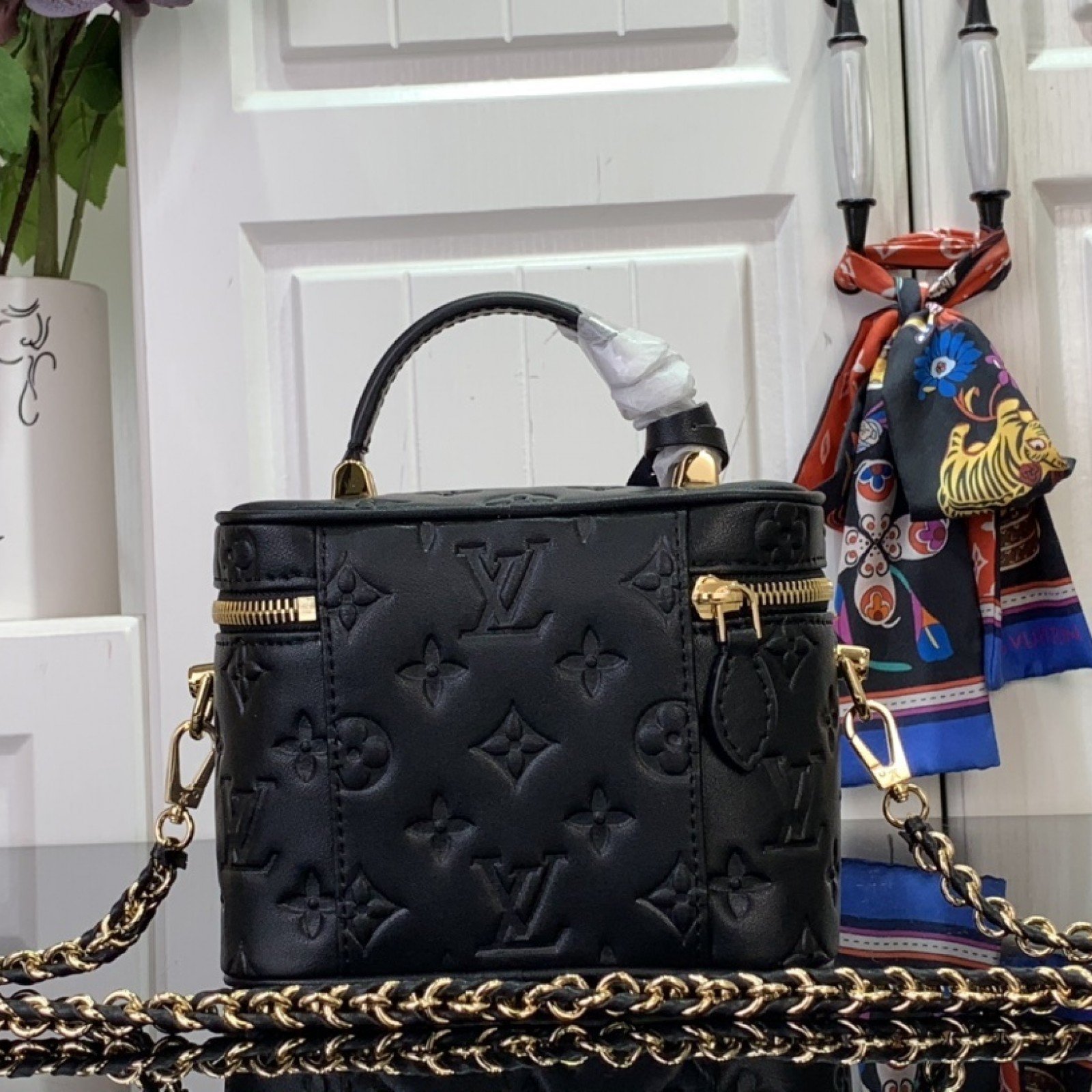 LV Handbag M25123