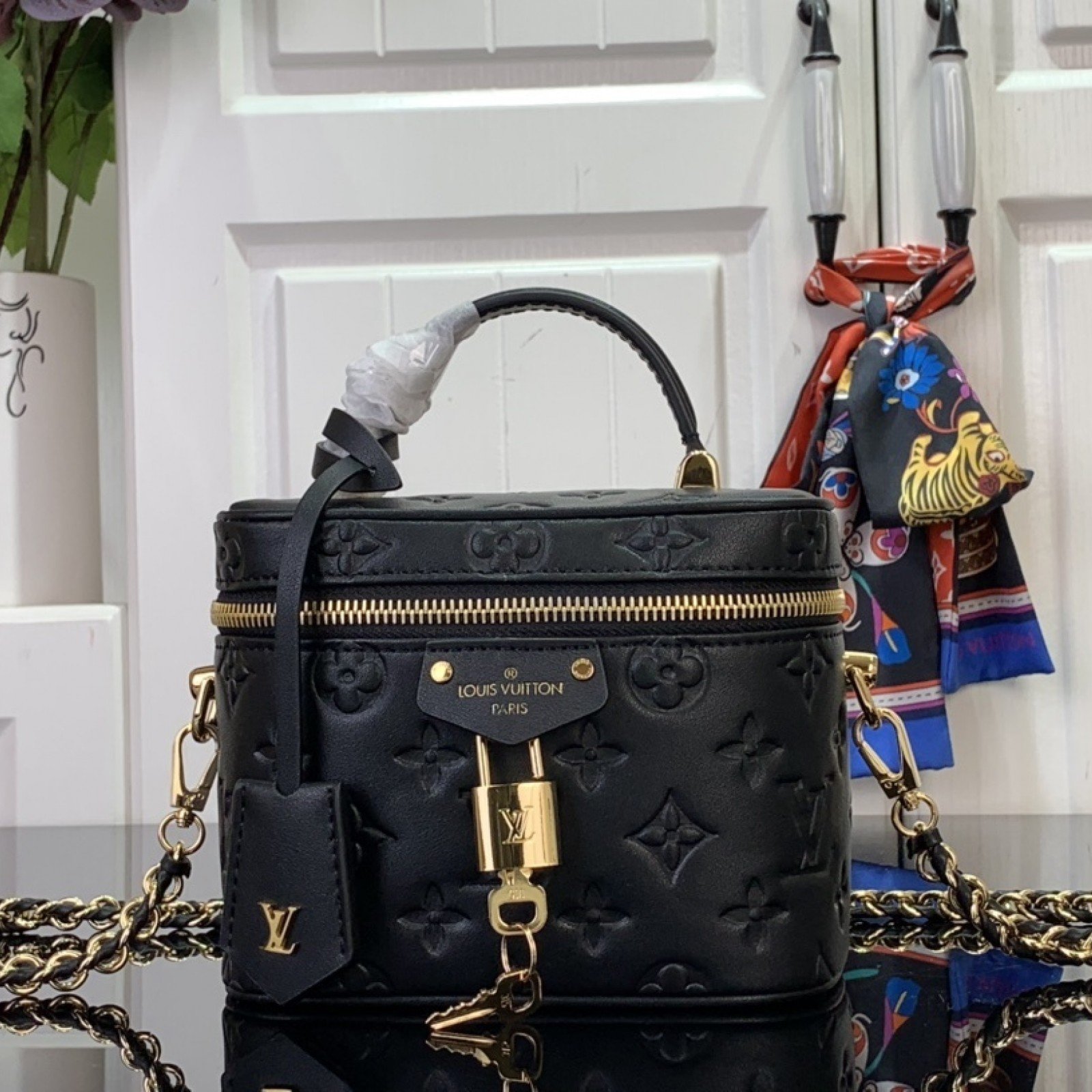 LV Handbag M25123