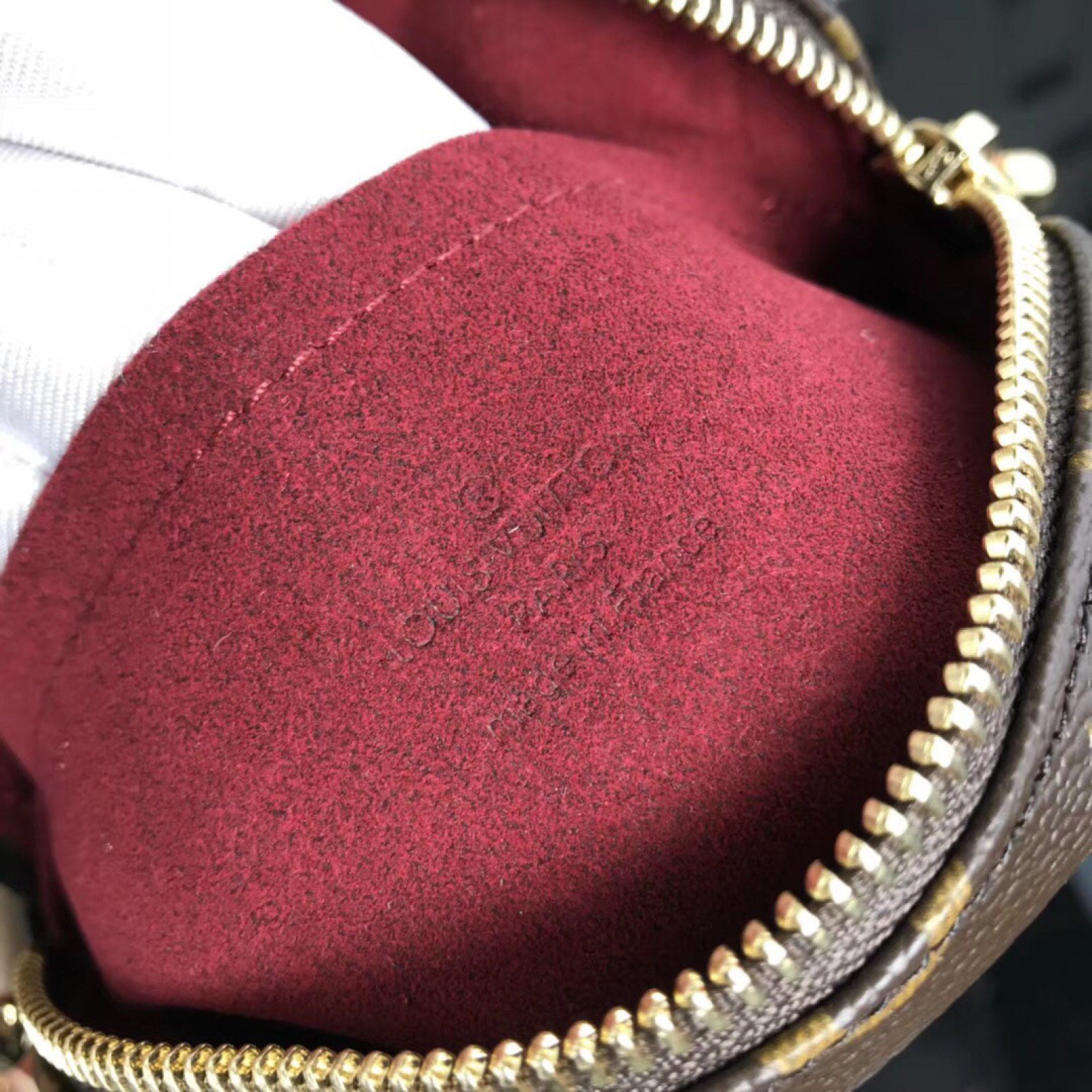 LV Handbag M40056