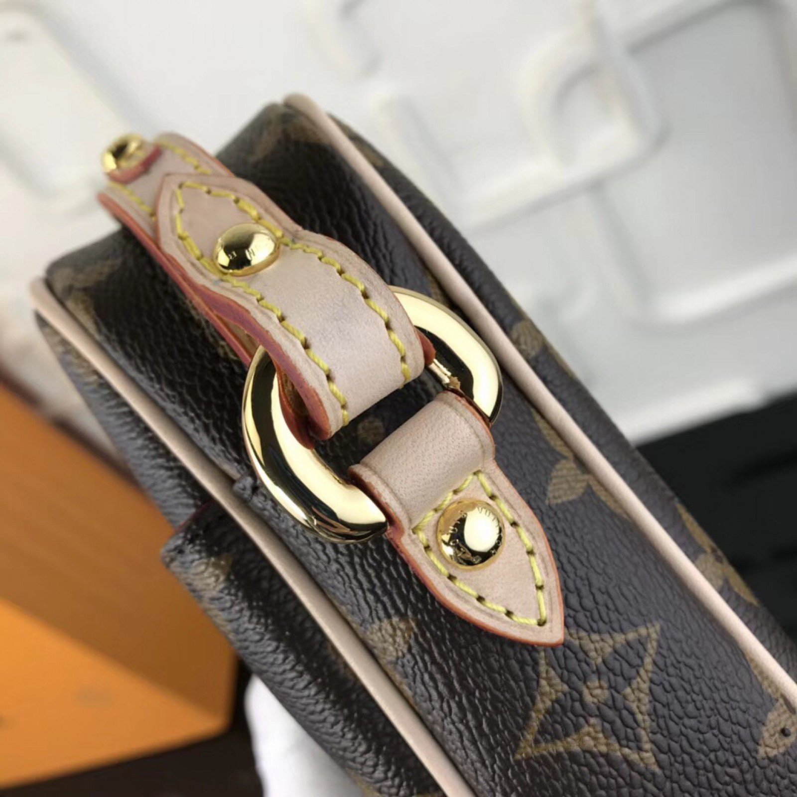 LV Handbag M40056