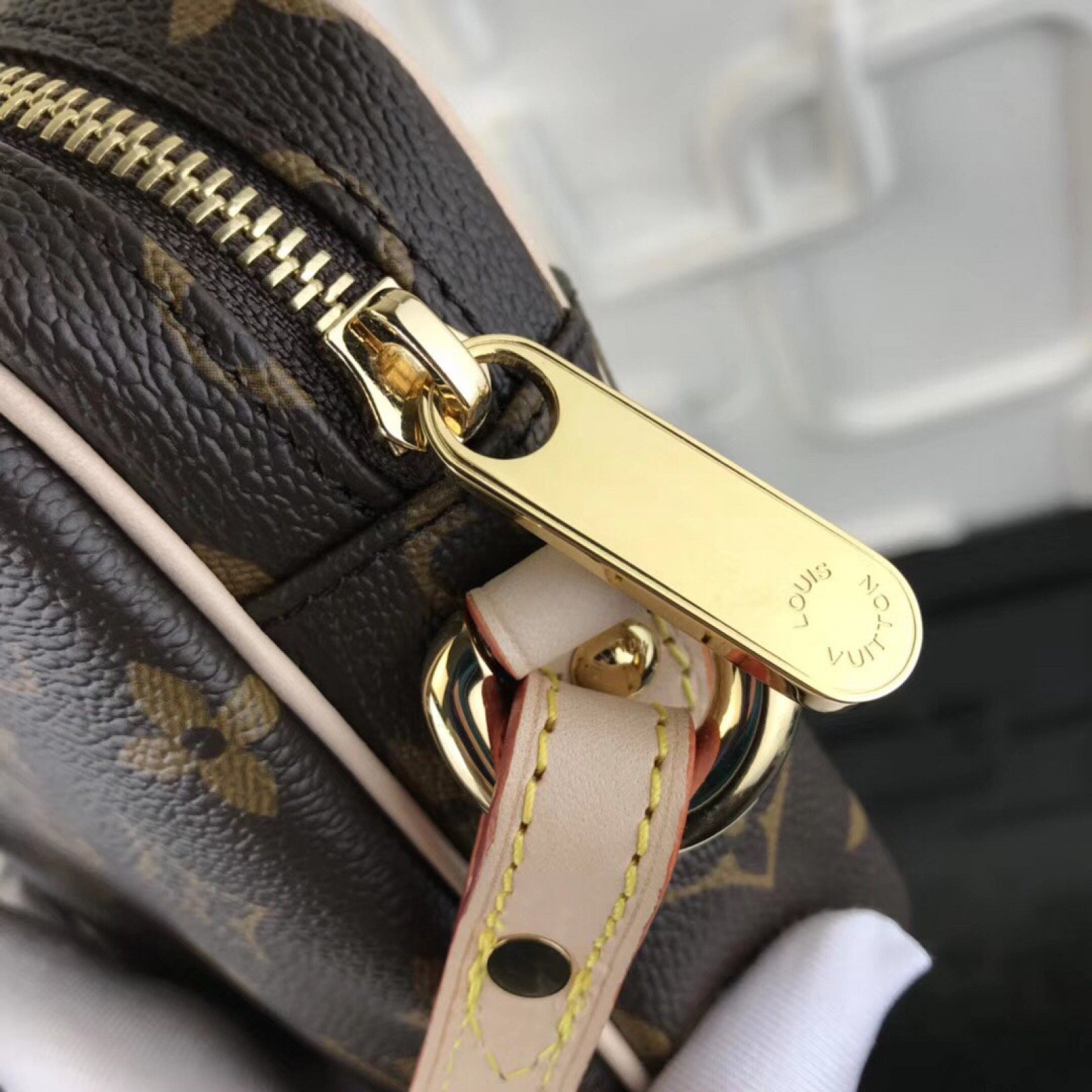 LV Handbag M40056