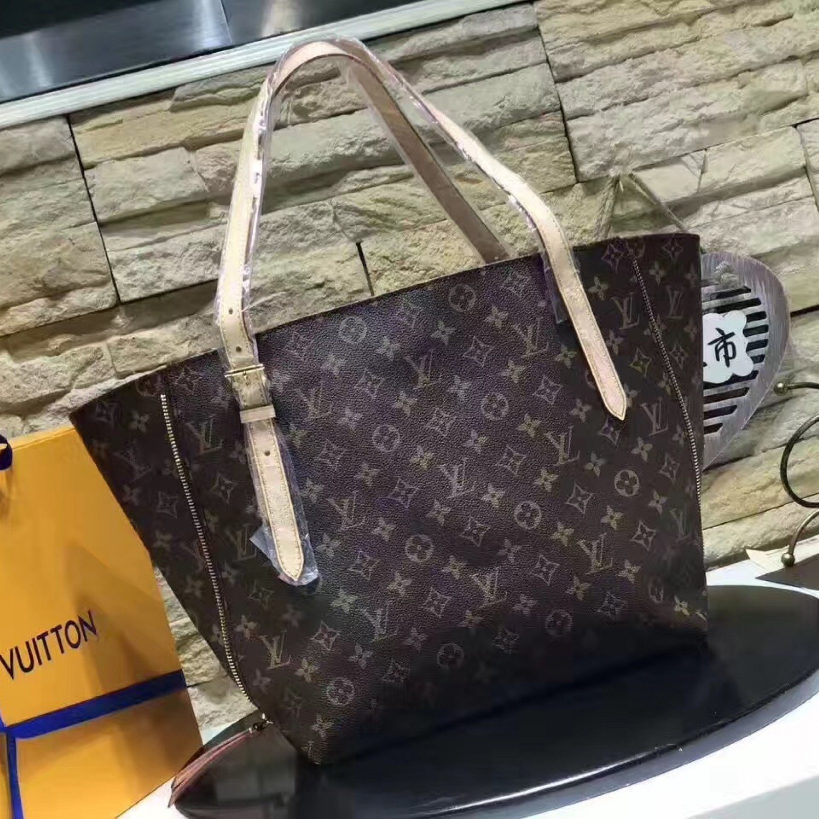 LV Handbag M41208A