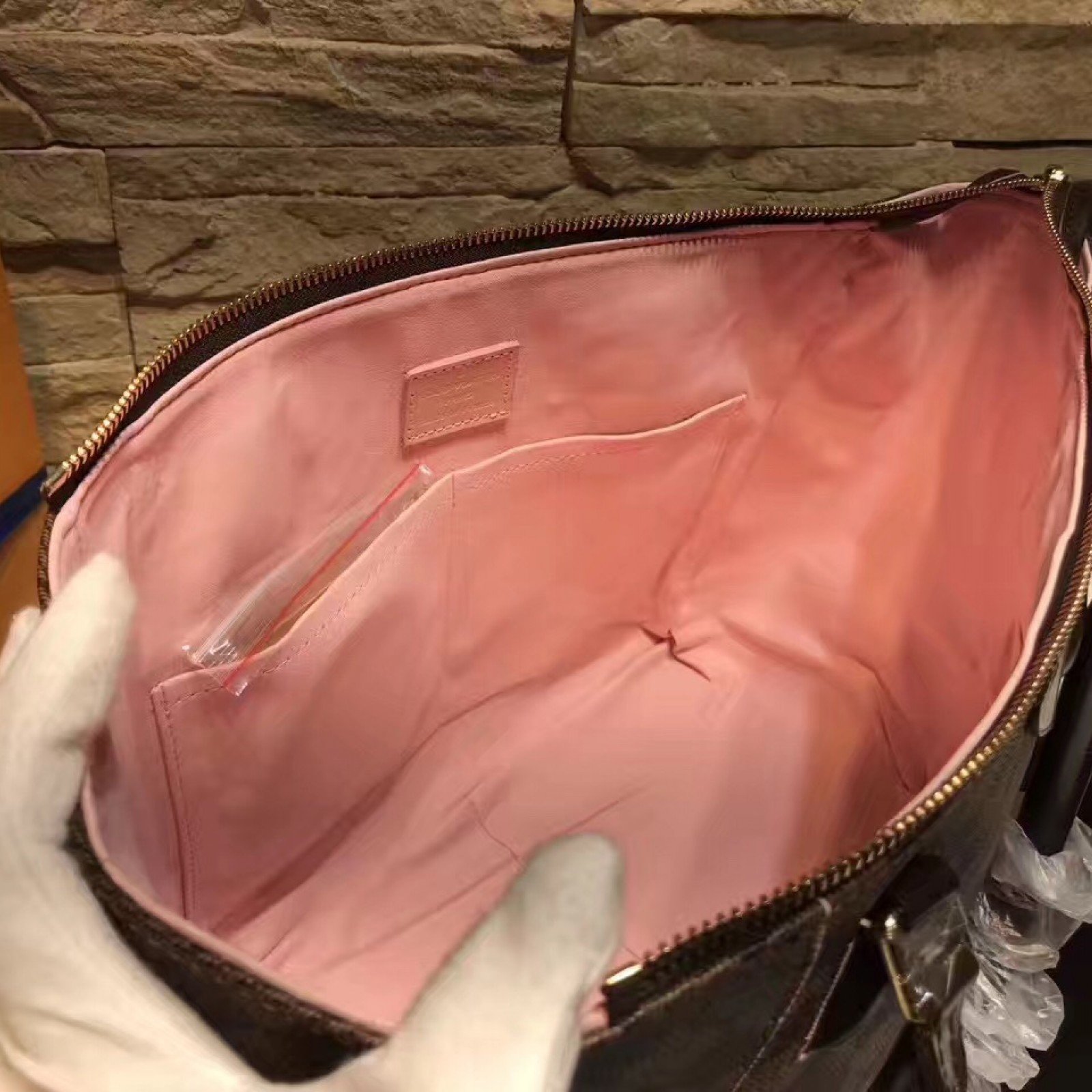 LV Handbag M41548