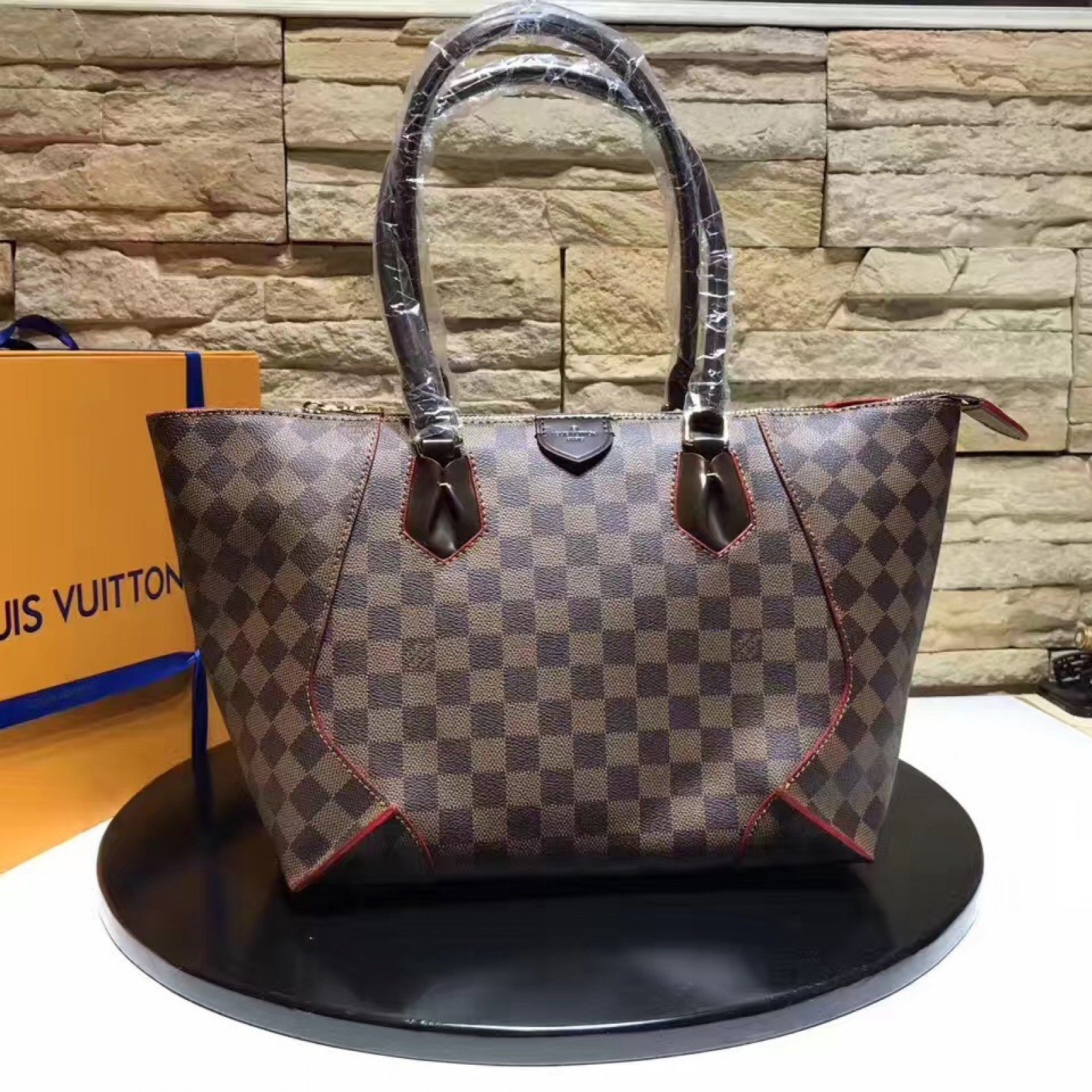 LV Handbag M41548