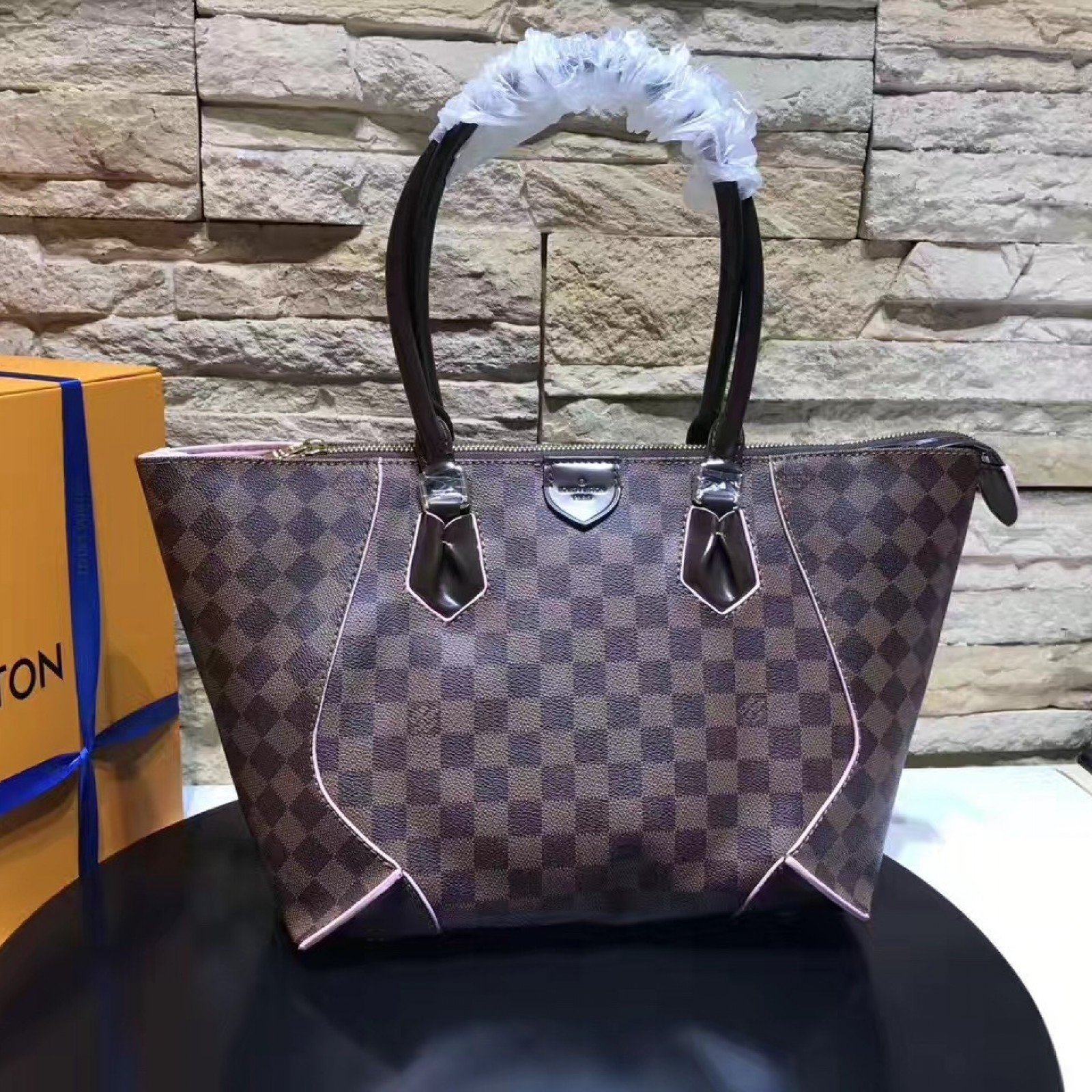LV Handbag M41548
