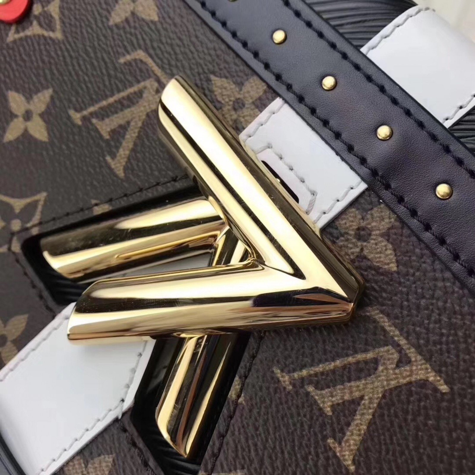 LV Handbag M43629