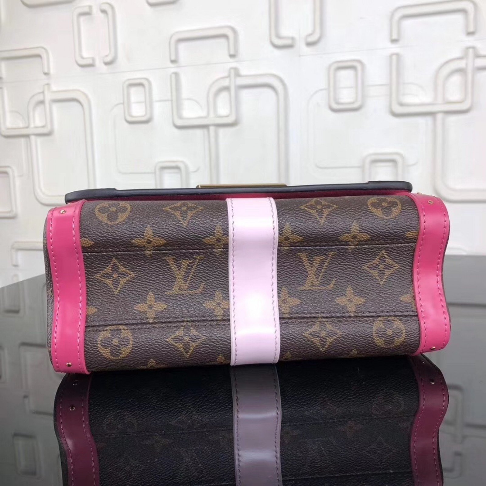 LV Handbag M43629